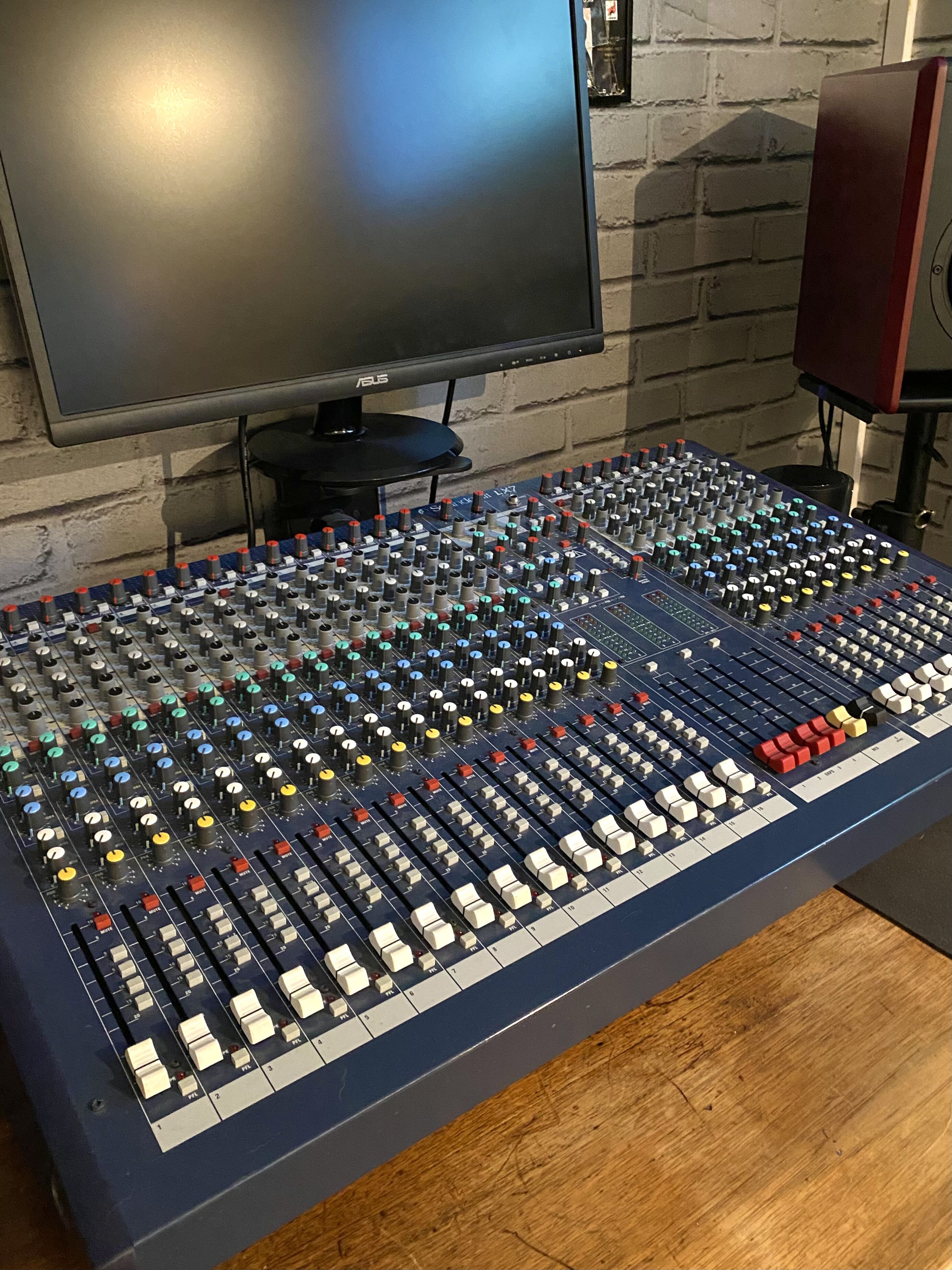 Vends Soundcraft LX7ii 24 pistes