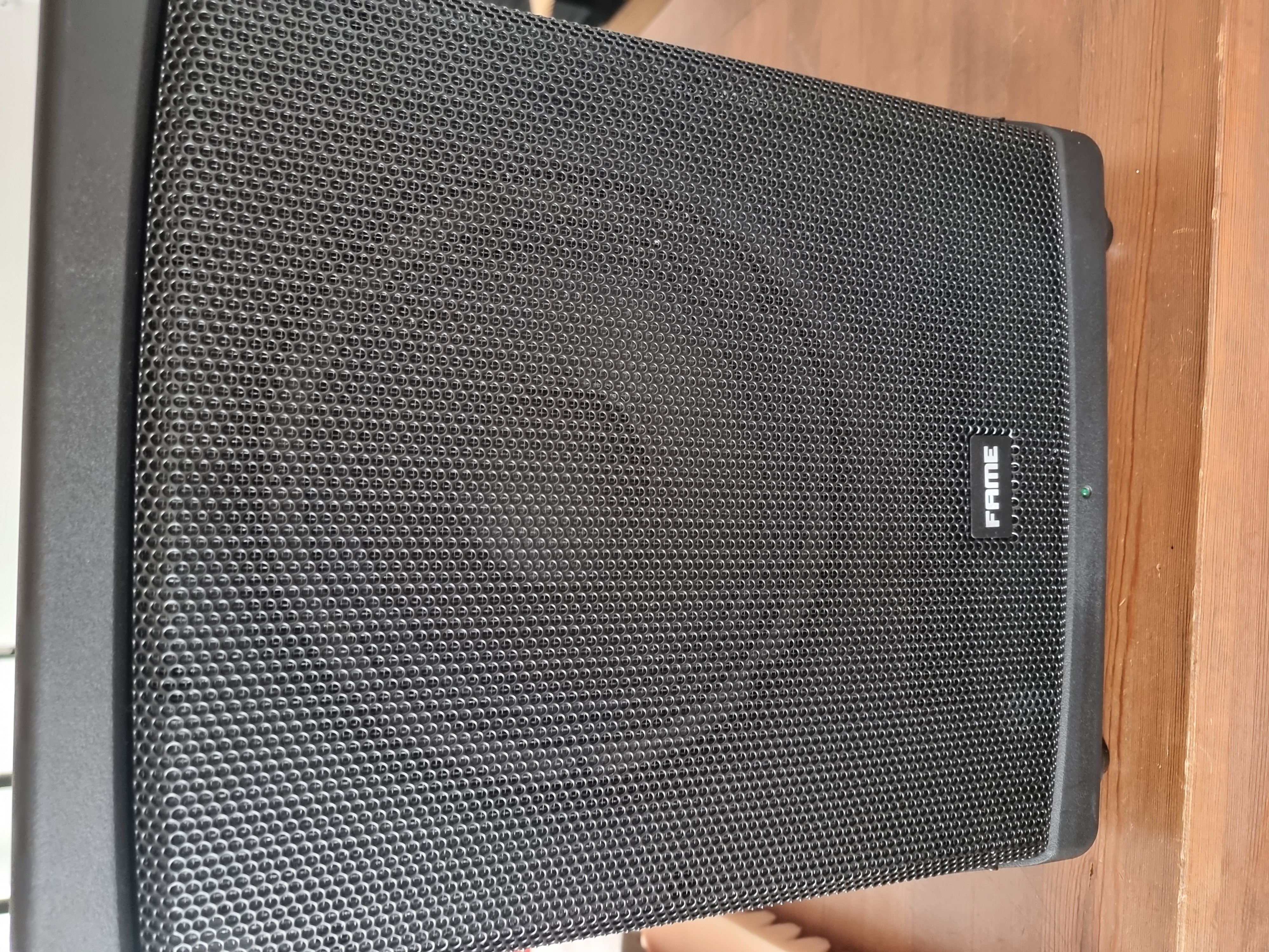 Enceinte amplifiée sur batterie fame everest 8 AKKU 