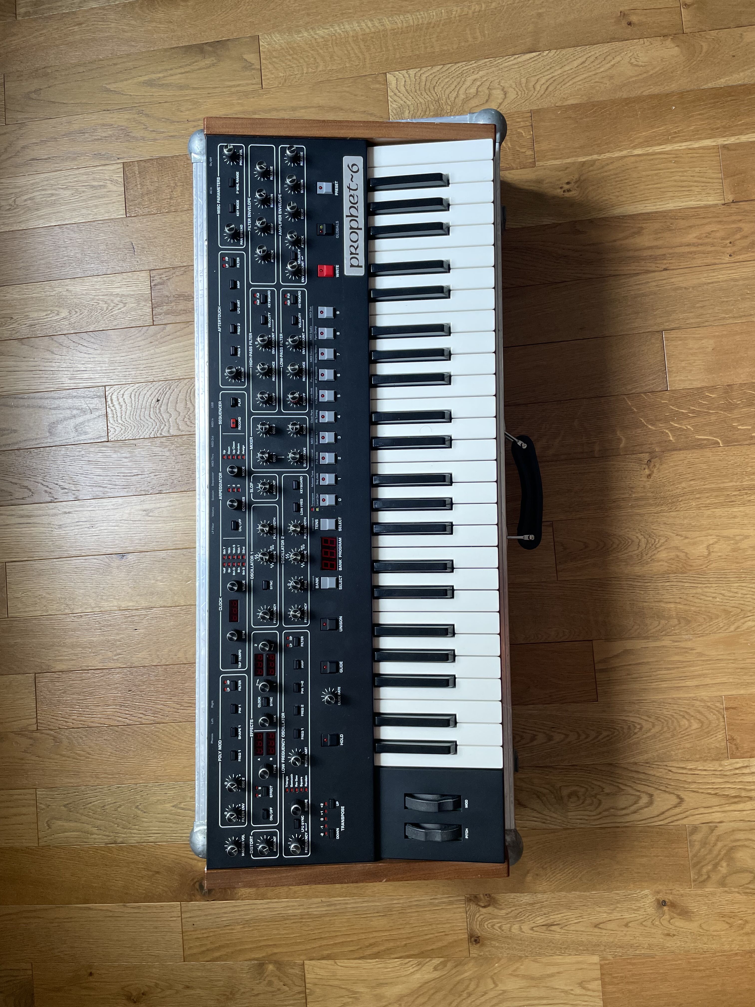 Prophet 6 + Fligh case