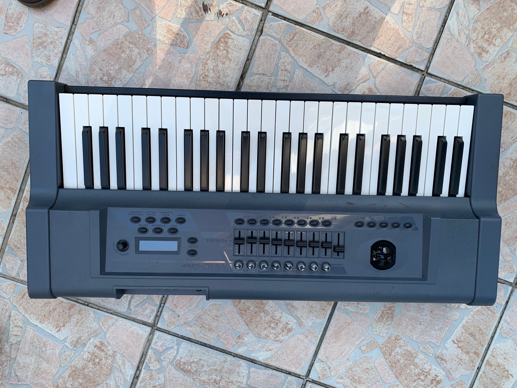 clavier maître 49 touches, touché lourd (très rare) avec housse de bonne qualité