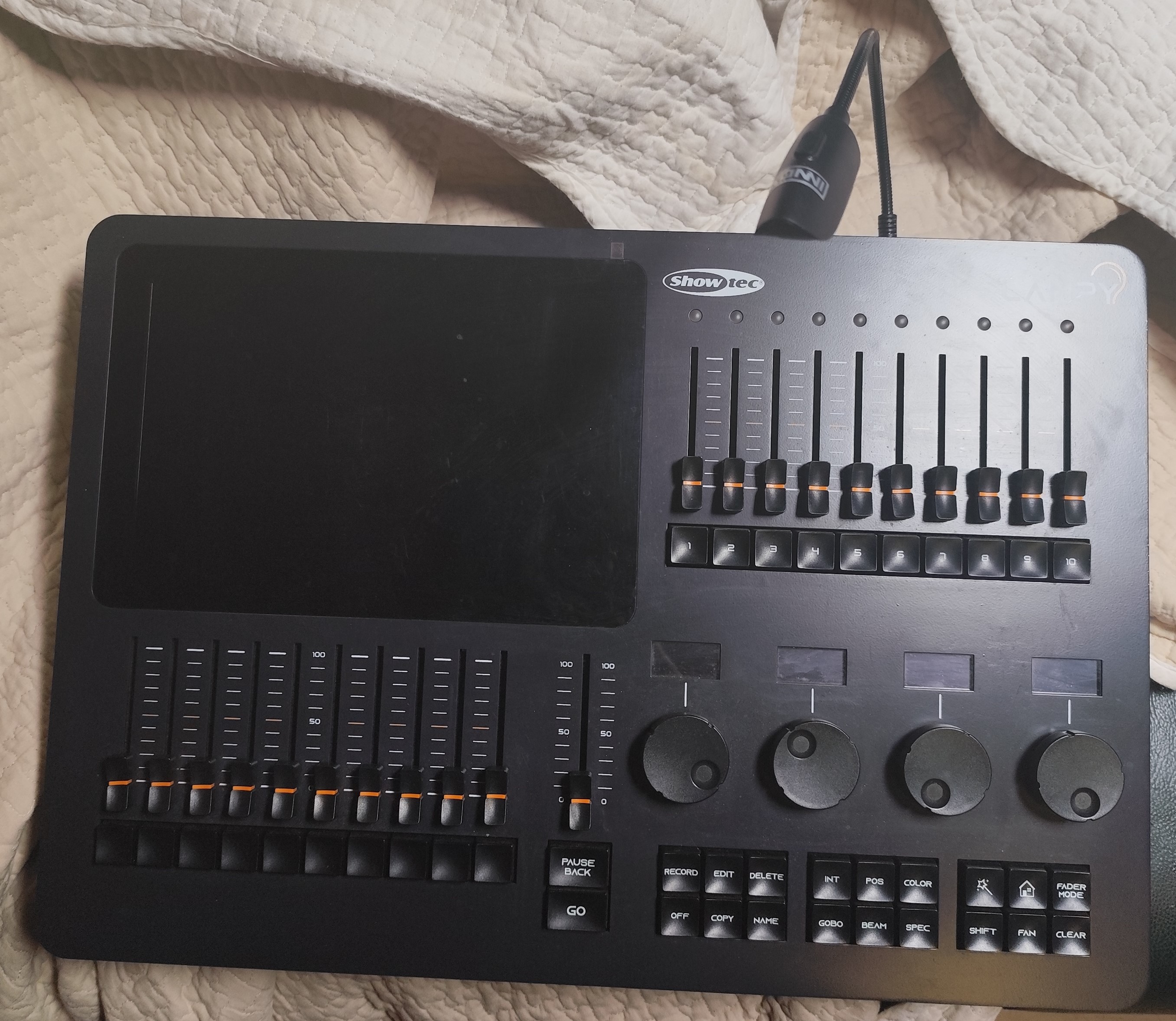 Vend une console DMX Showtec Lampy 20 1U 