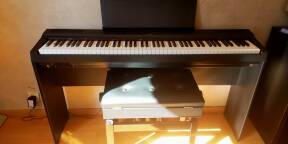 Piano Yamaha P-125 avec support