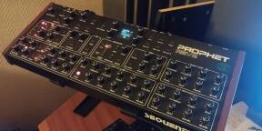 Prophet Rev2 8 voix polyphonie comme neuf / Multiple Banks de Patchs et Boite.1ere Main
