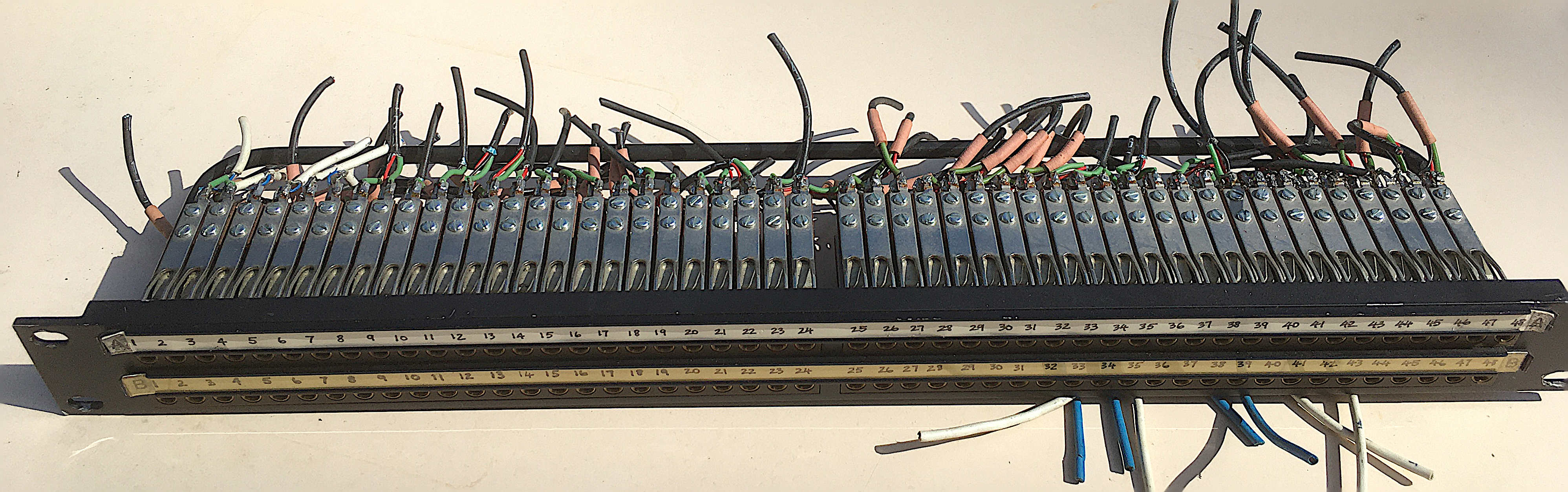 MOSSES  &  MITCHELL    96 point 19” Bantam Patchbay LA Rolls des baies de brassage !