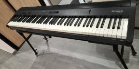 vends piano numérique Roland FP-60X