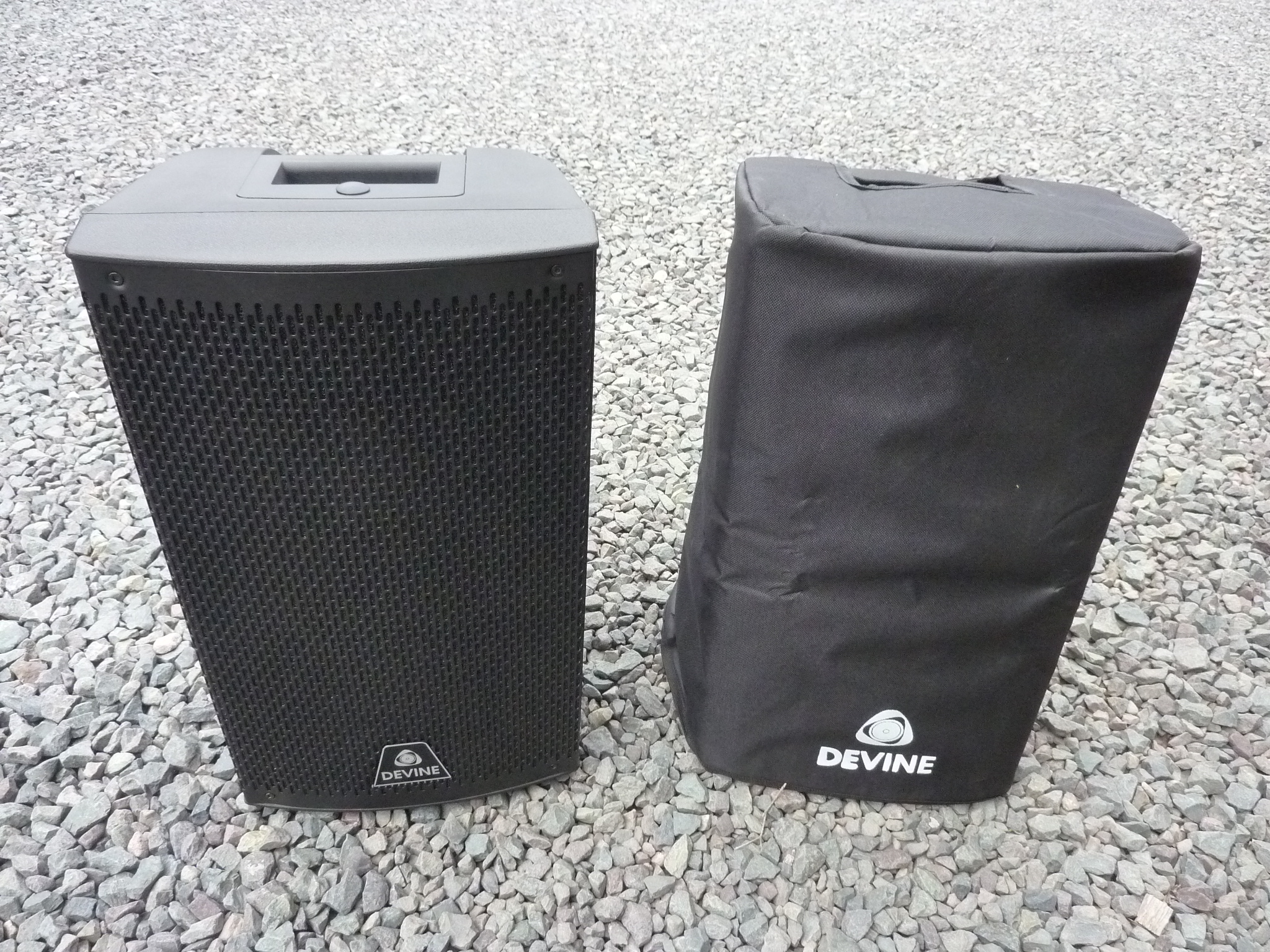 2 Enceintes DEVINE ONYX 8 équipée en HP FANE Sovereign 8-225