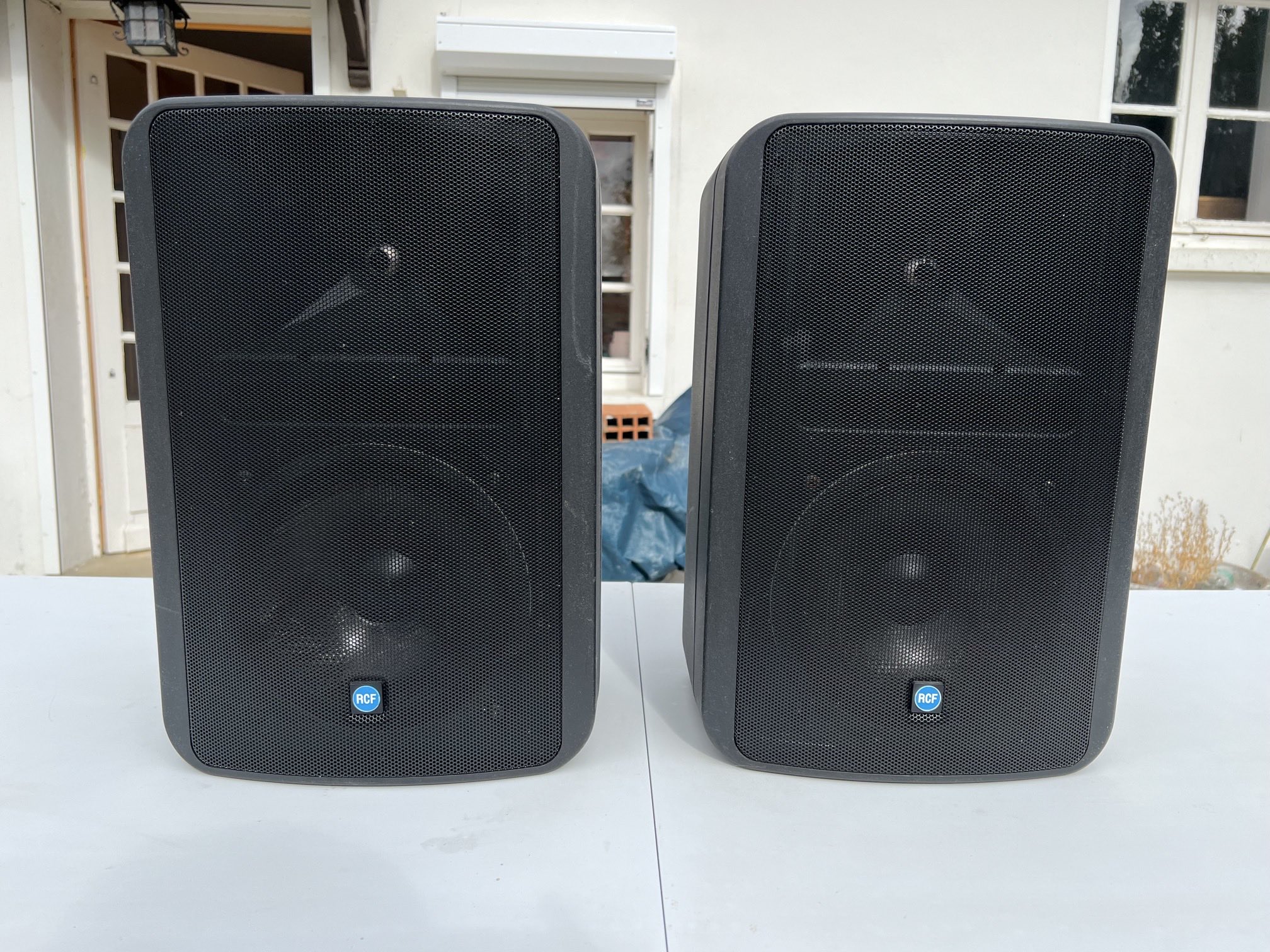 Vds 2 enceintes RCF Monitor 8