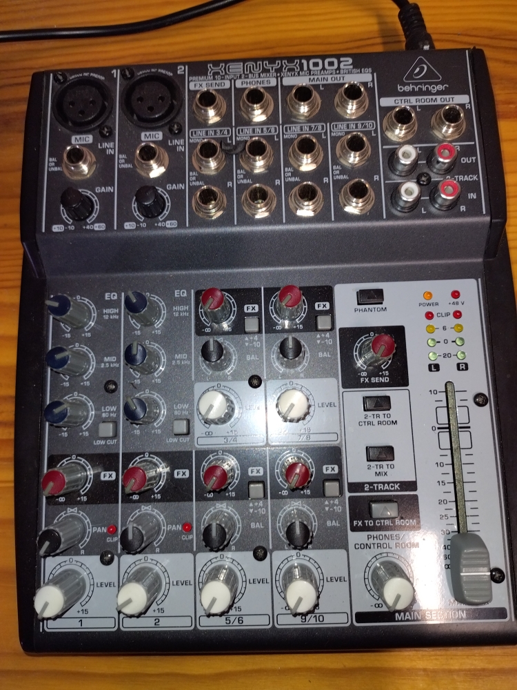  BEHRINGER XENYS 1002 première version.