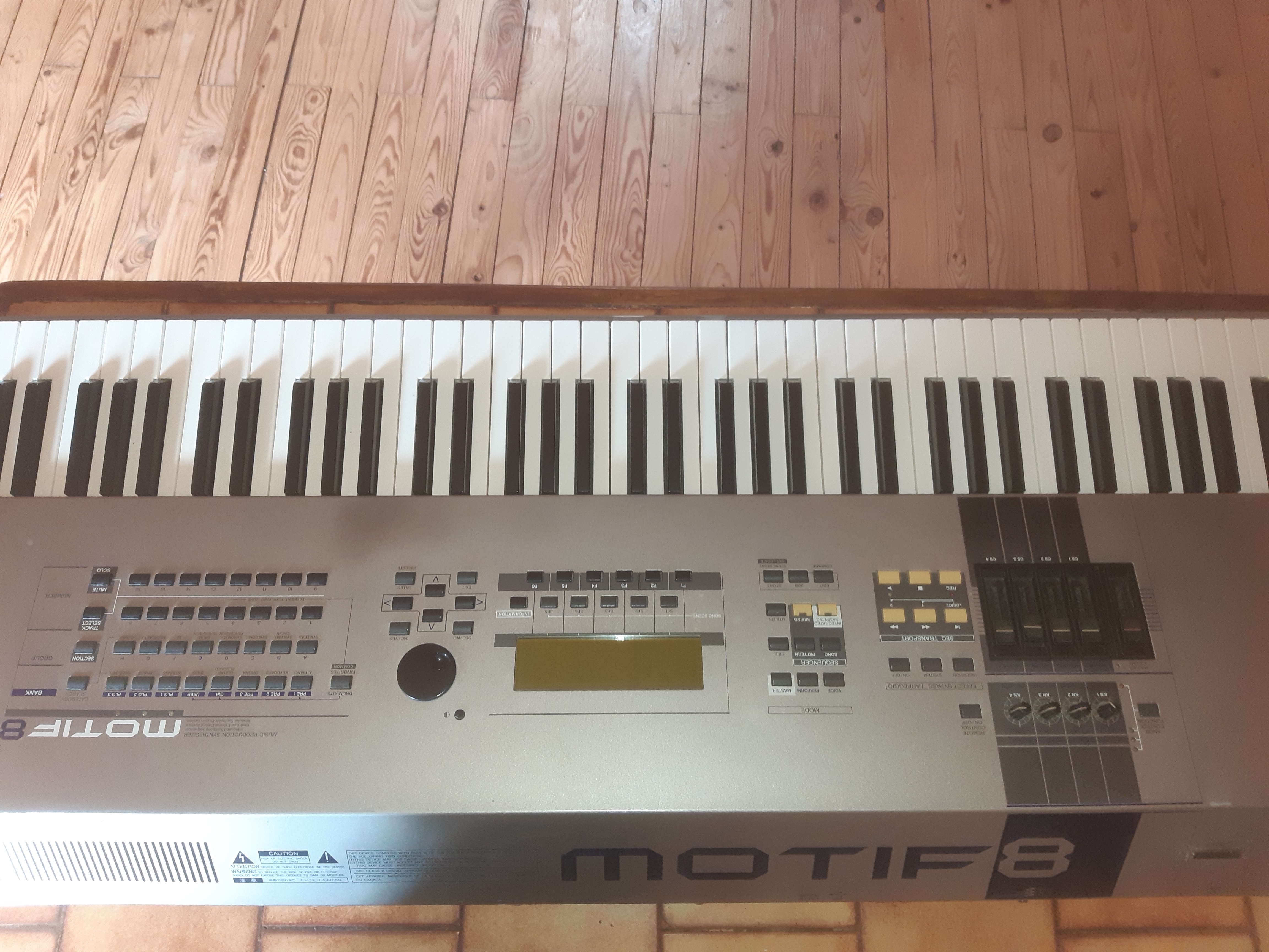 Yamaha Motif 8 (88 touches) – Clavier Synthétiseur Professionnel