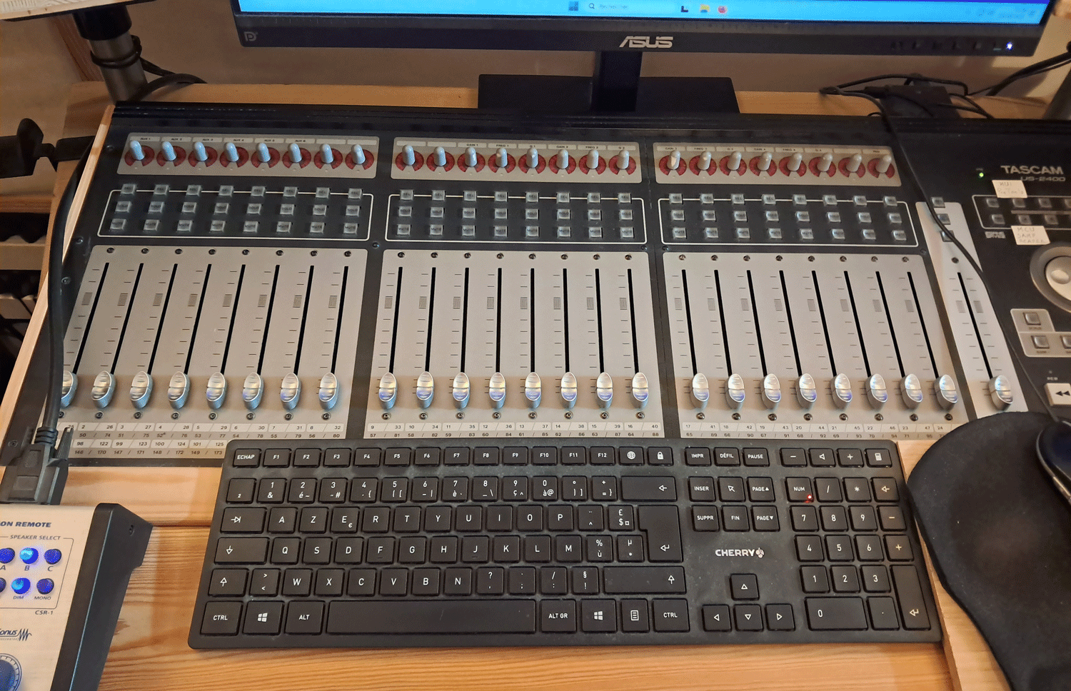 Vends surface de contrôle Tascam US-2400