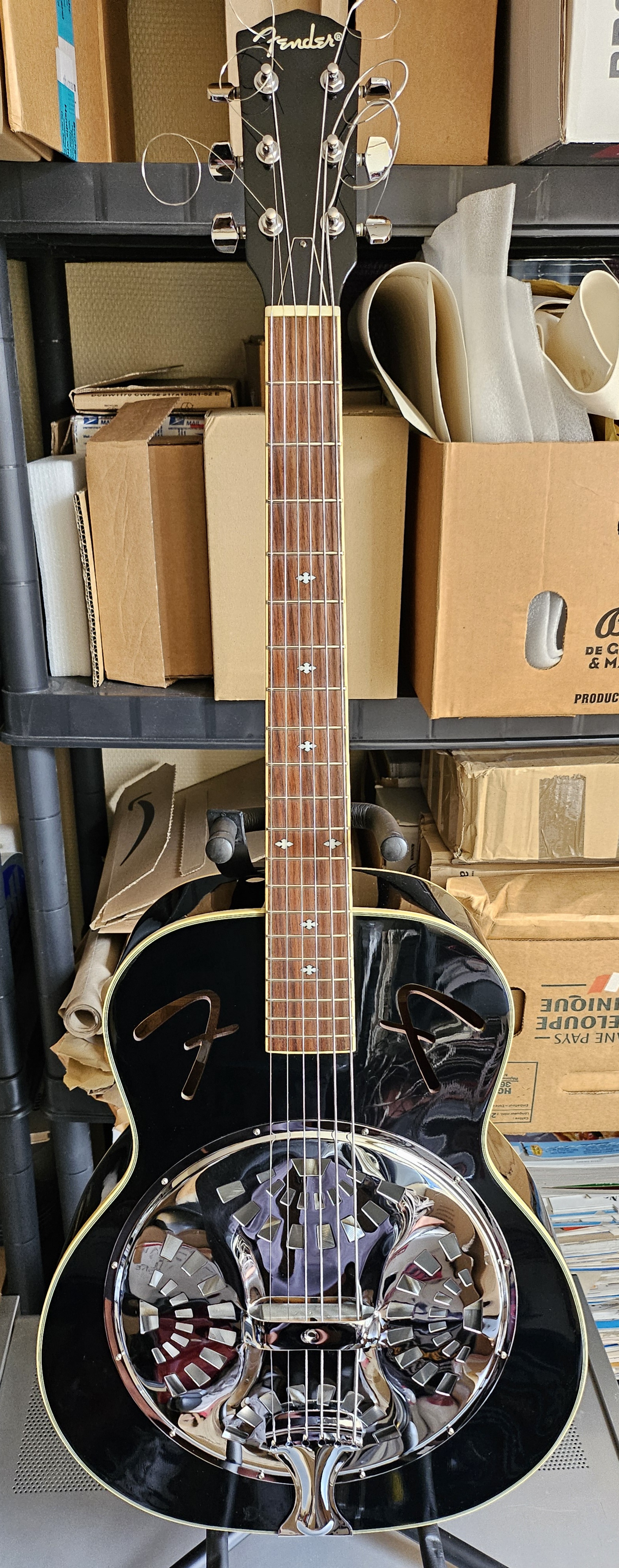 Guitare résonateur left-hand FENDER plus housse et stand 