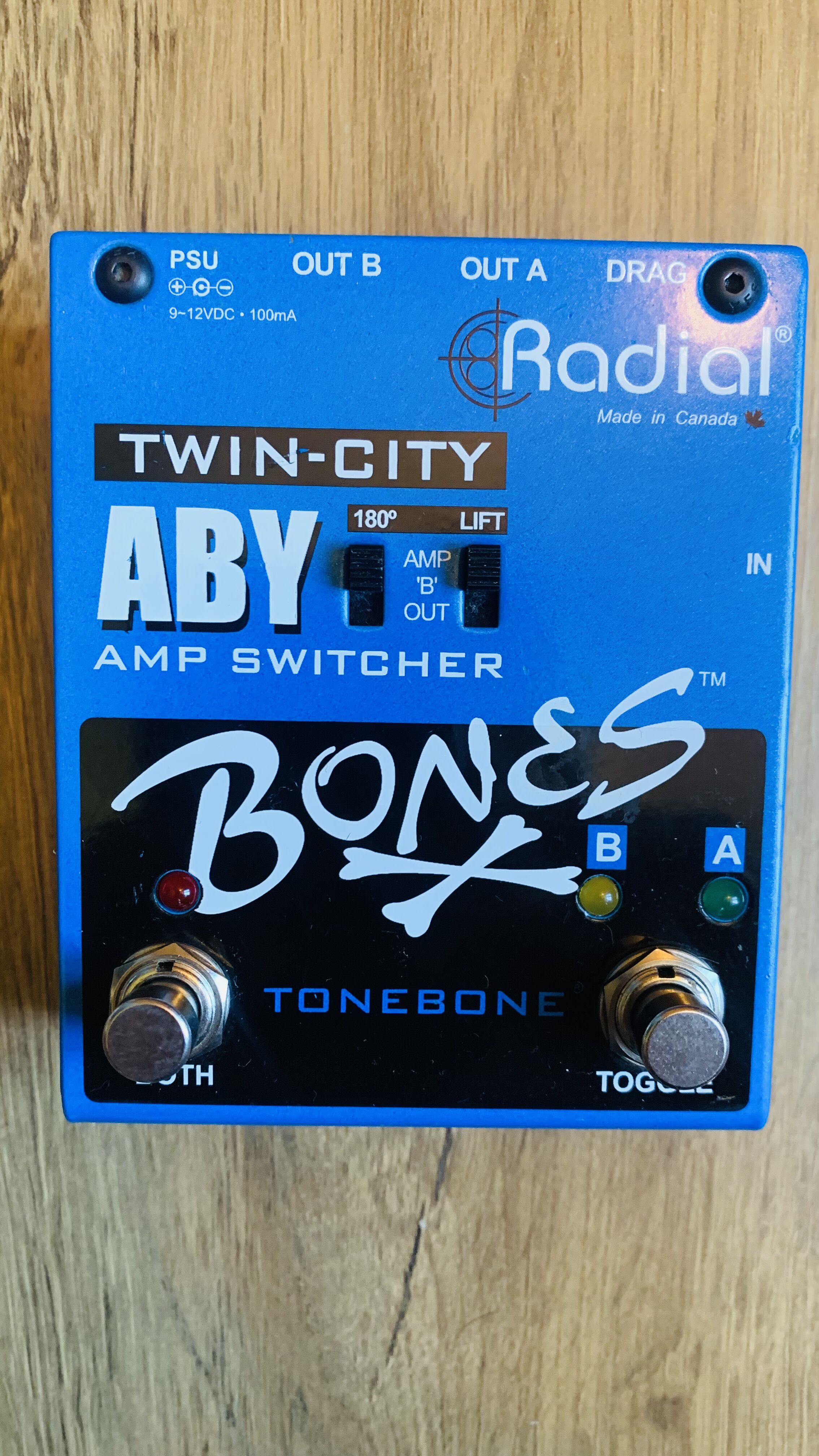 Vends pédale Radial Bones Twin-City ABY Amp switcher 