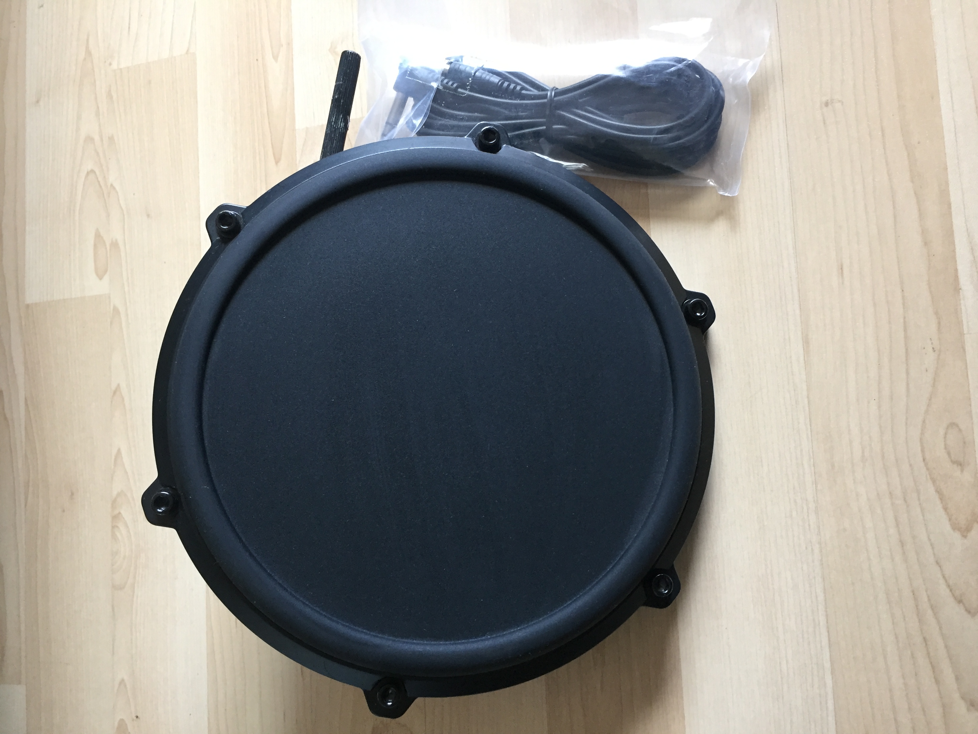 Vends Stéréo Rubber Pad Stéréo Millenium MSP-400 câble stéréo + barre d'accroche. 