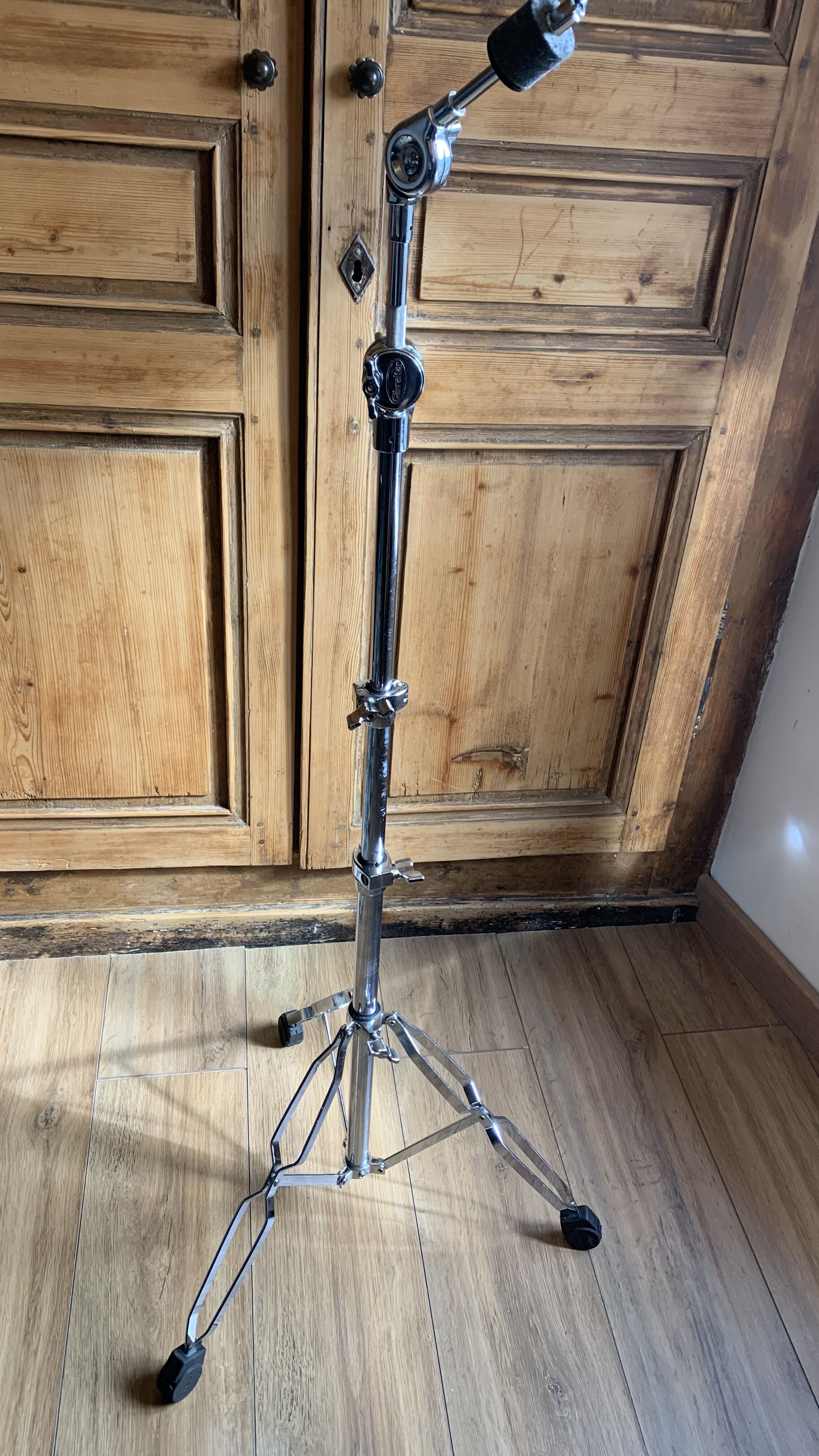 Vends 2 pieds Gibraltar 5709 Cymbal Boom Stand