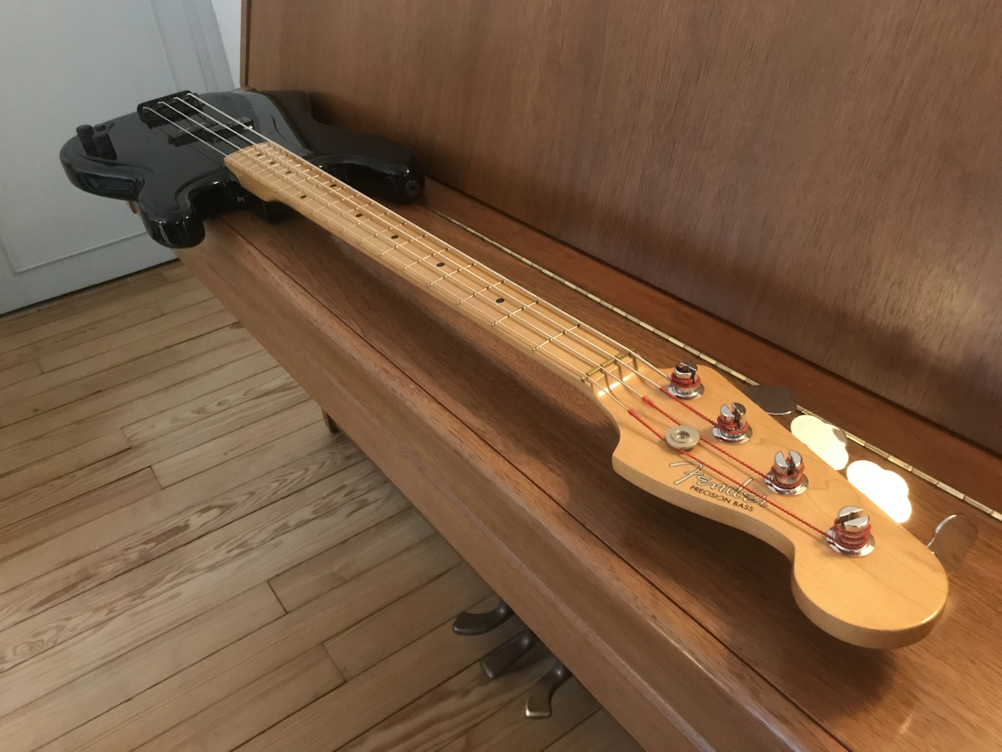 FENDER Precision Roger Waters