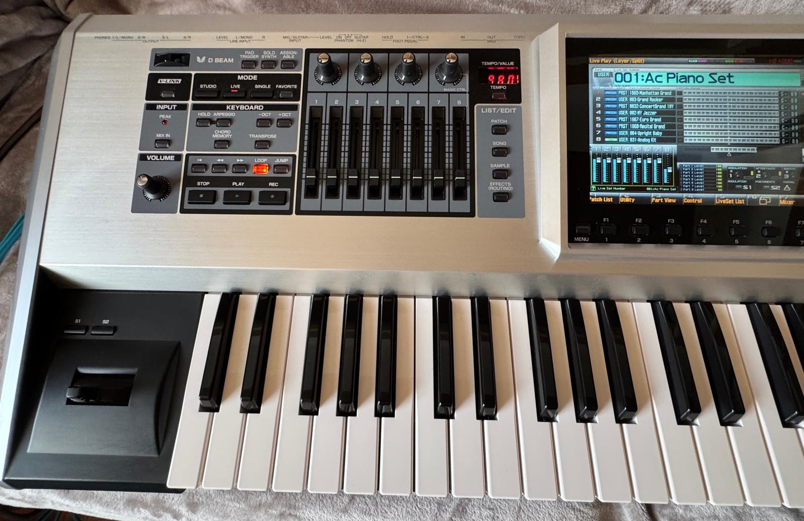 Pictures and images Roland Fantom G6 - Audiofanzine