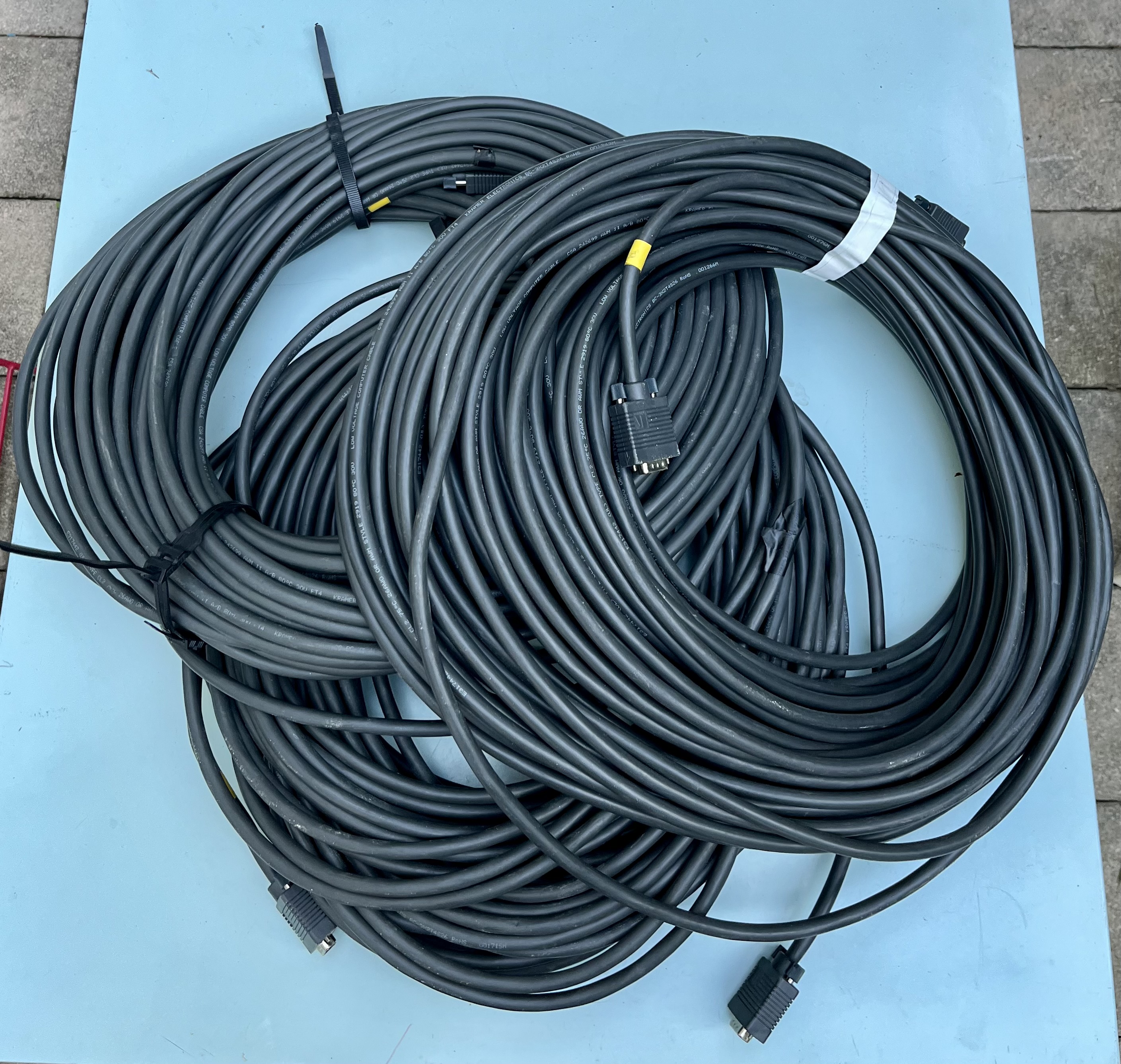 Vends 3 câbles VGA de 50m