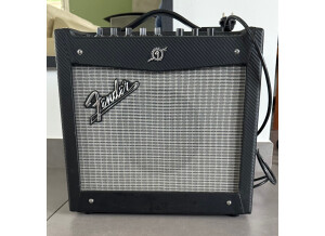 Ampli Fender MustangI 1