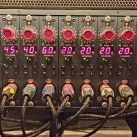 Rack de 12 préamplis NEVE 1081R (télécommandables à distance)