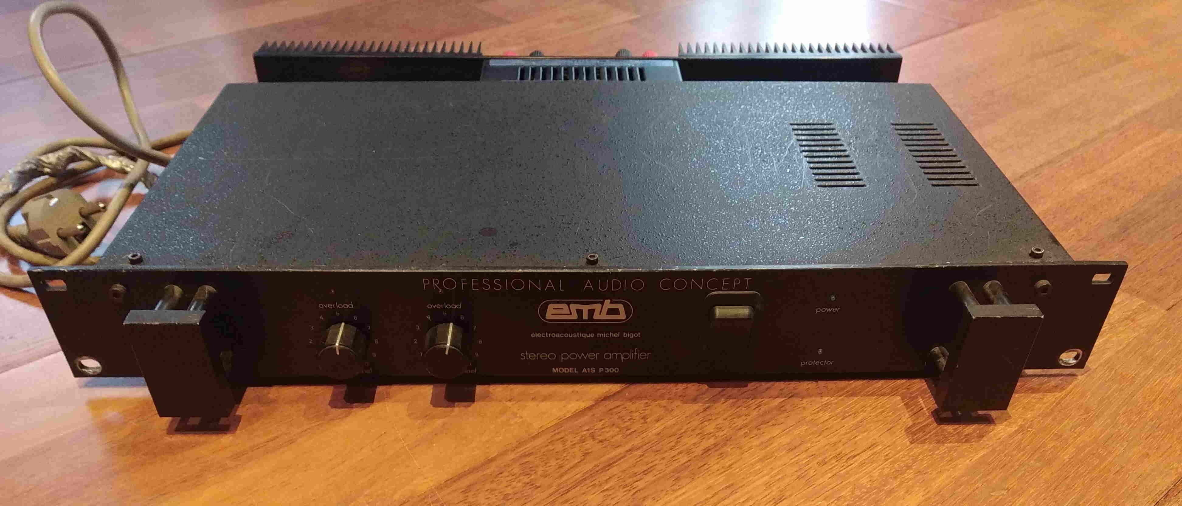 Ampli EMB A1S P300 2x100Watts sous 8 ohms (Recapé)