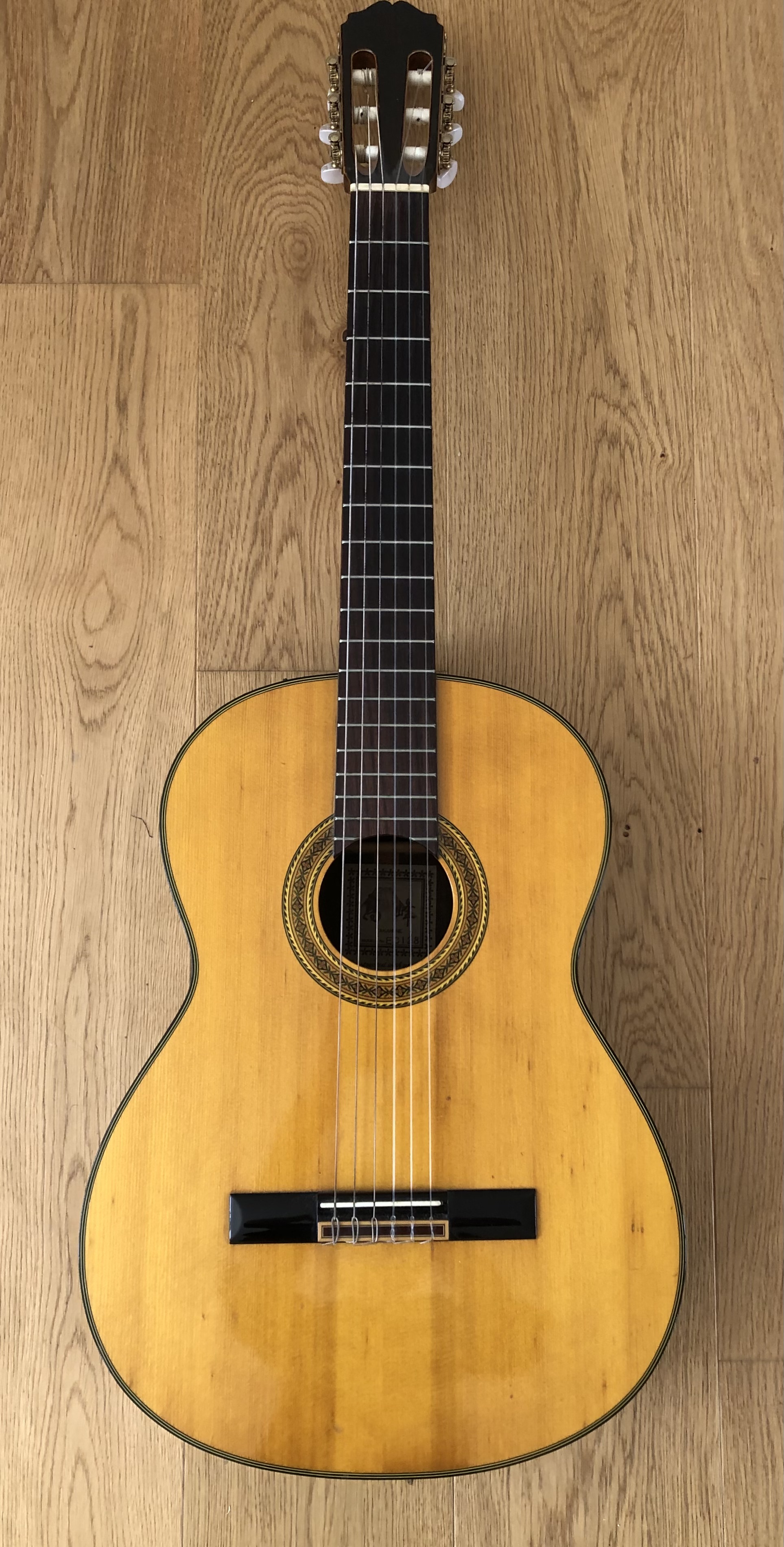 Vends guitare classique Takamine EC-128