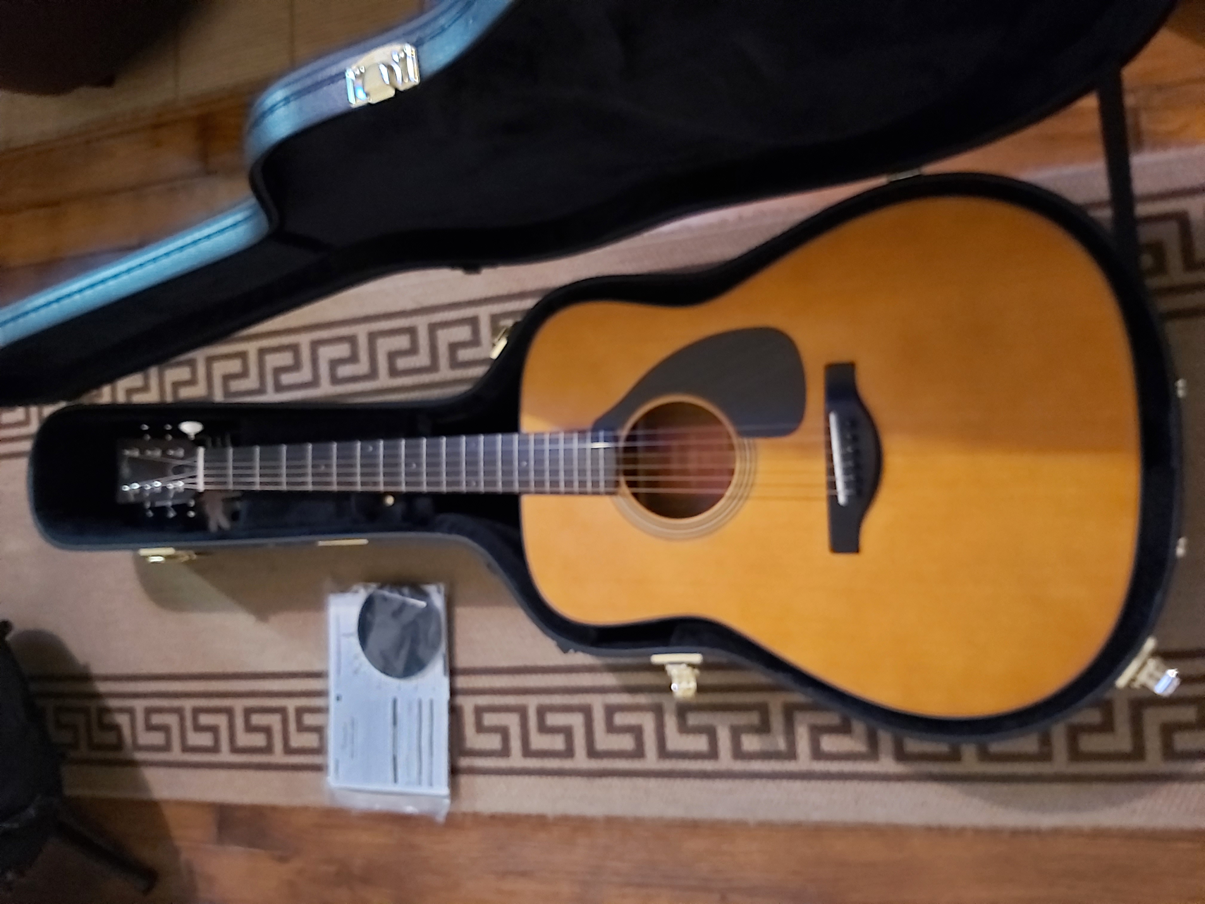 VEND GUITARE YAMAHA NEUVE FGX5