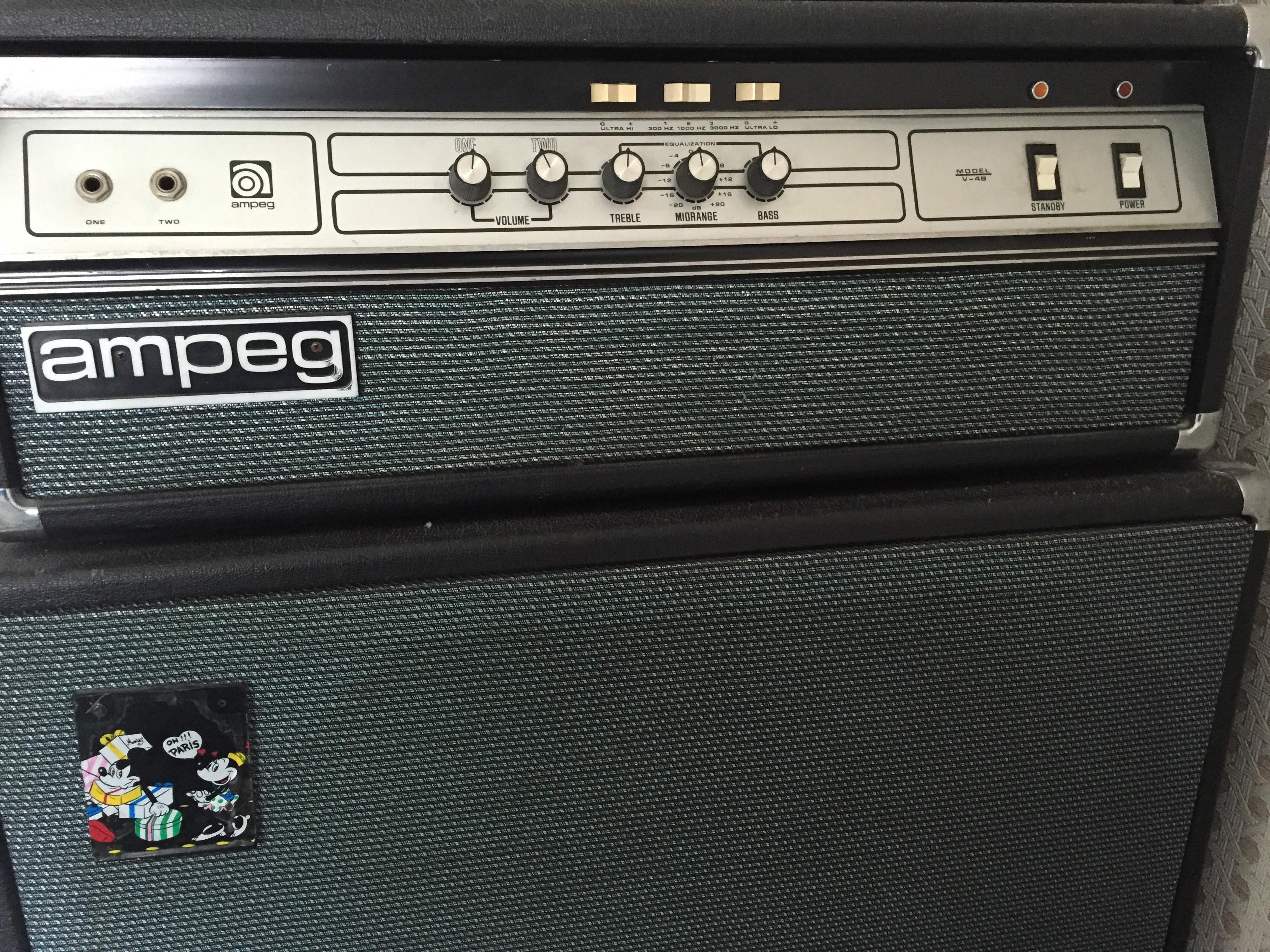 Ampli basse Ampeg V4B (tout lampes) + baffle Ampeg B-25B – 1200 €
