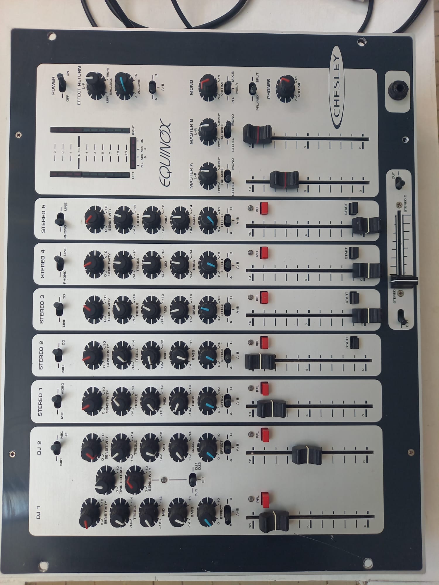 Vends Chesley Equinox