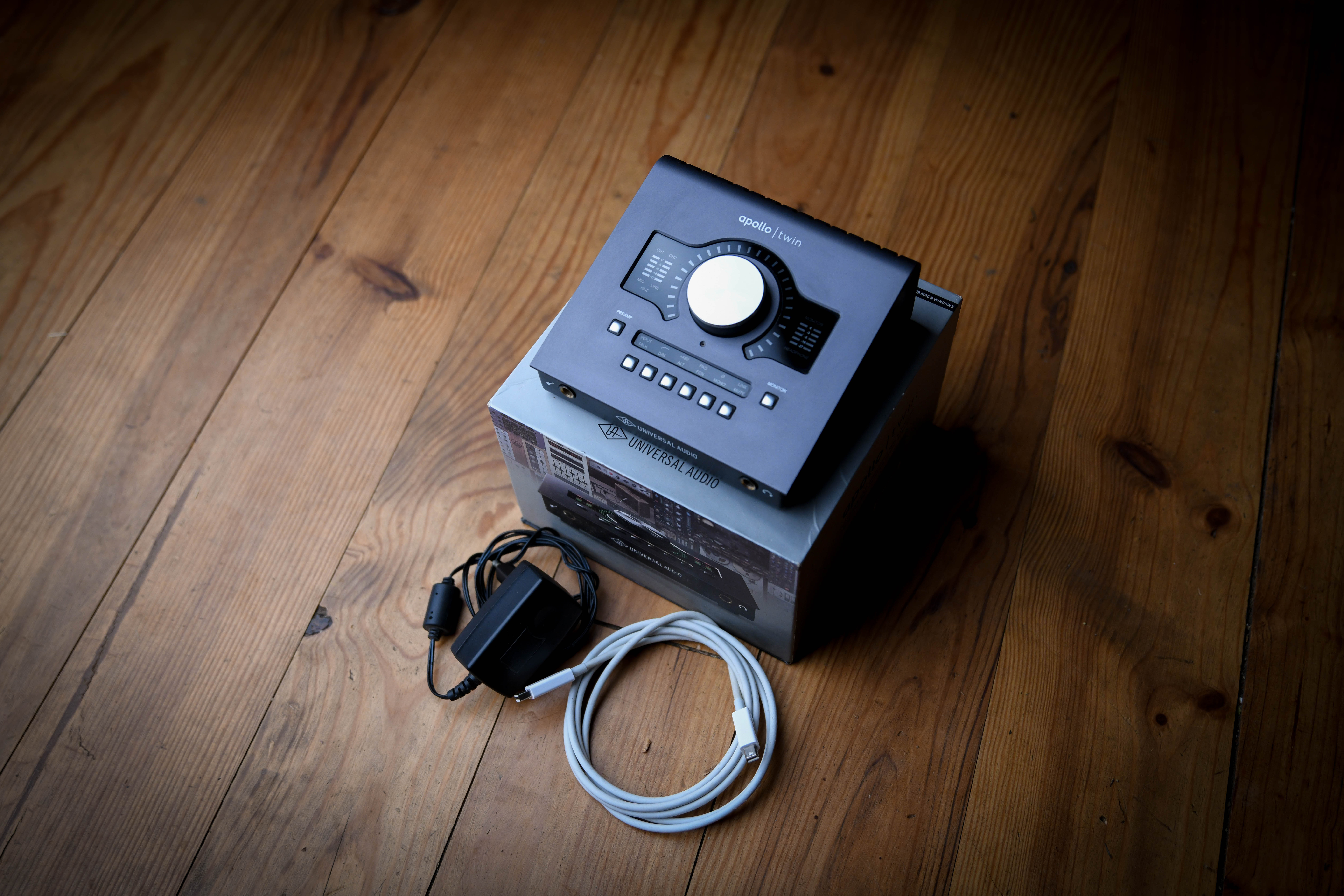 Apollo Twin MKII + cables comme neuve à négocier