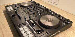 Vends traktor s4 mk3 neuf avec facture