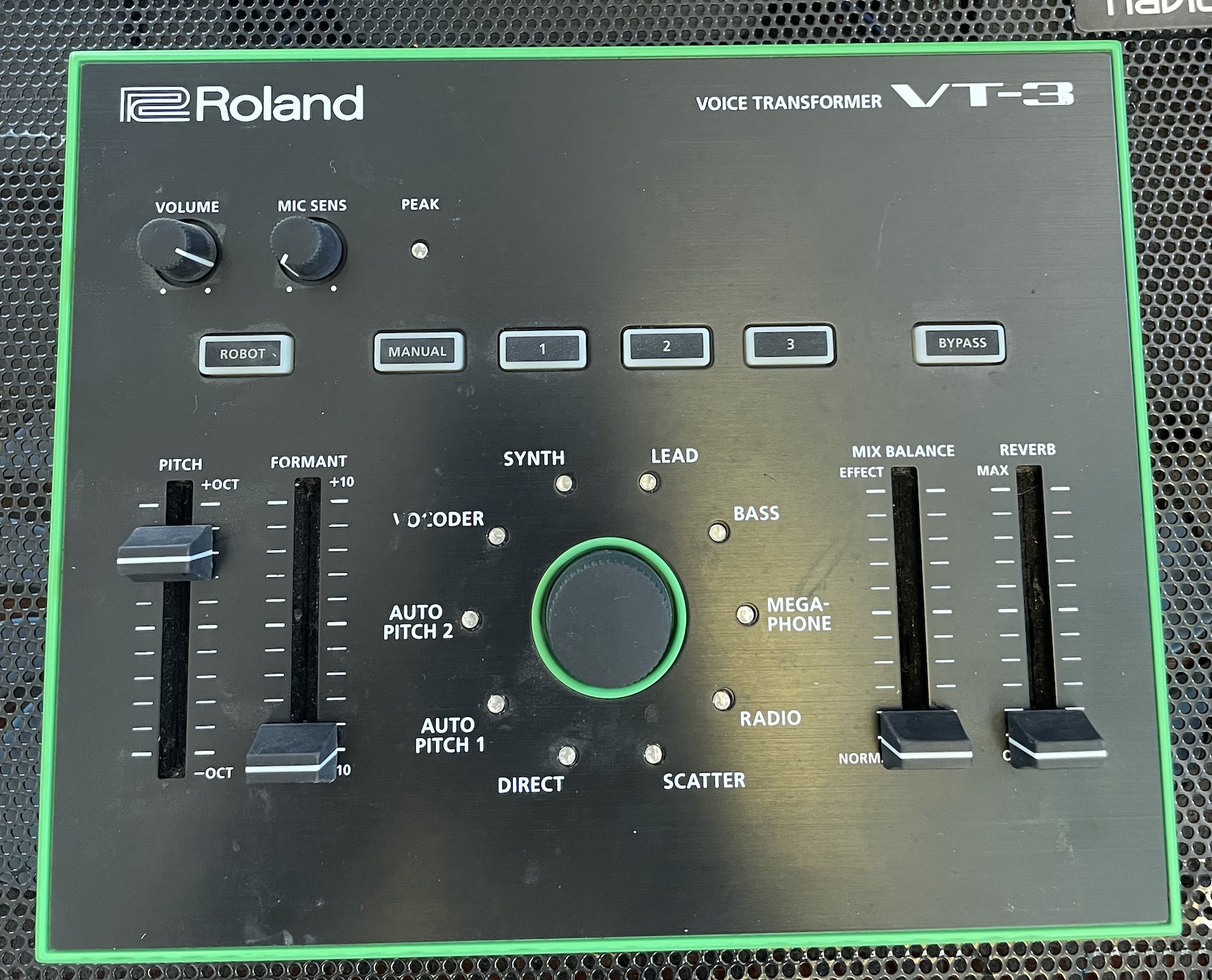 Roland VT3 - Très bon état , jamais sorti du studio - toujours couvert hors utilisation.