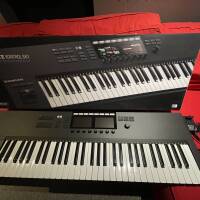 Vends Komplete Kontrol S61 MK2 complet, aucune rayure
