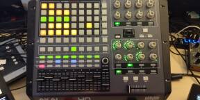 Vends APC40 en très bon état.