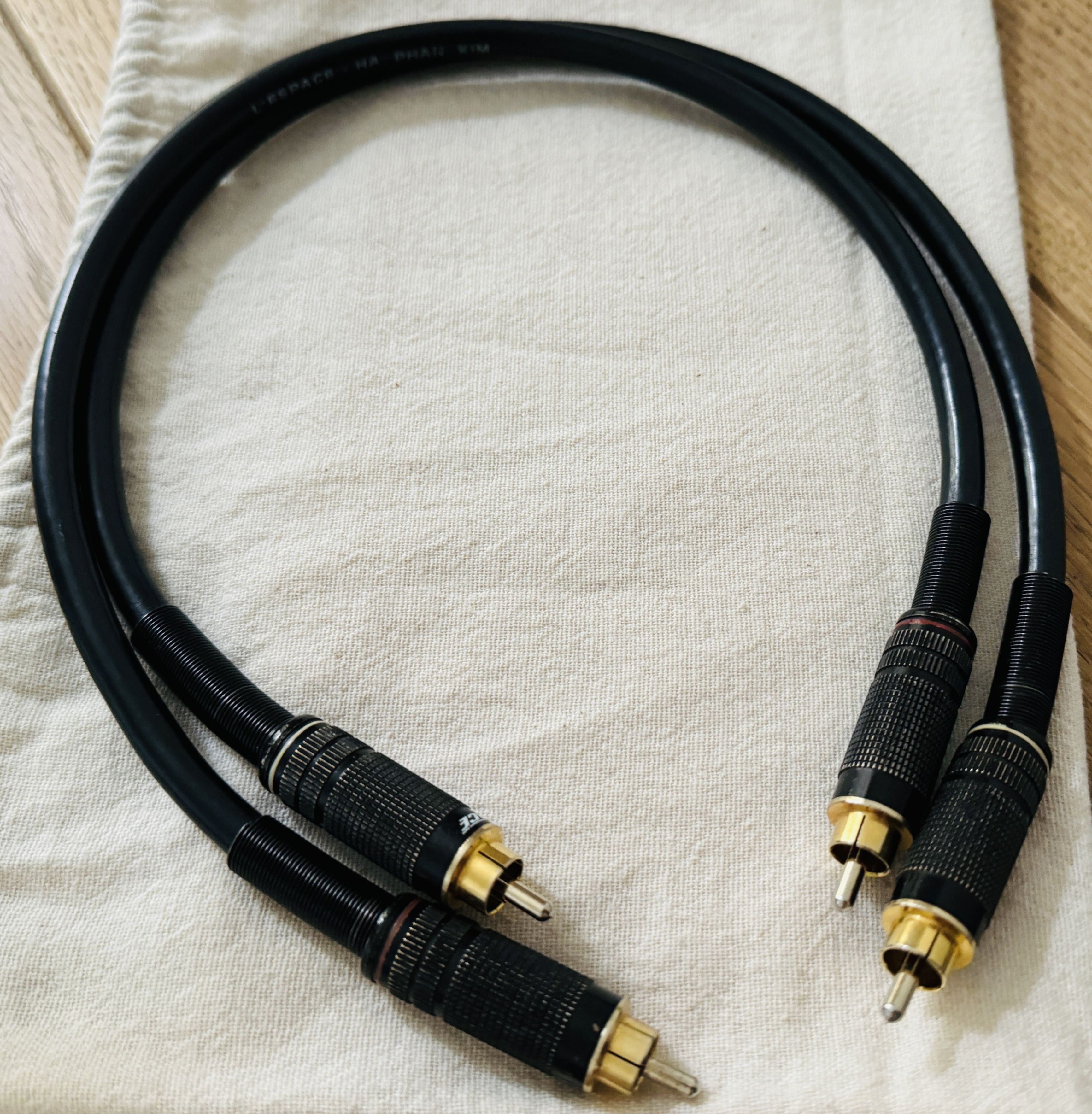 Rare paires de Câbles Ha phan Kim L'espace Prestige