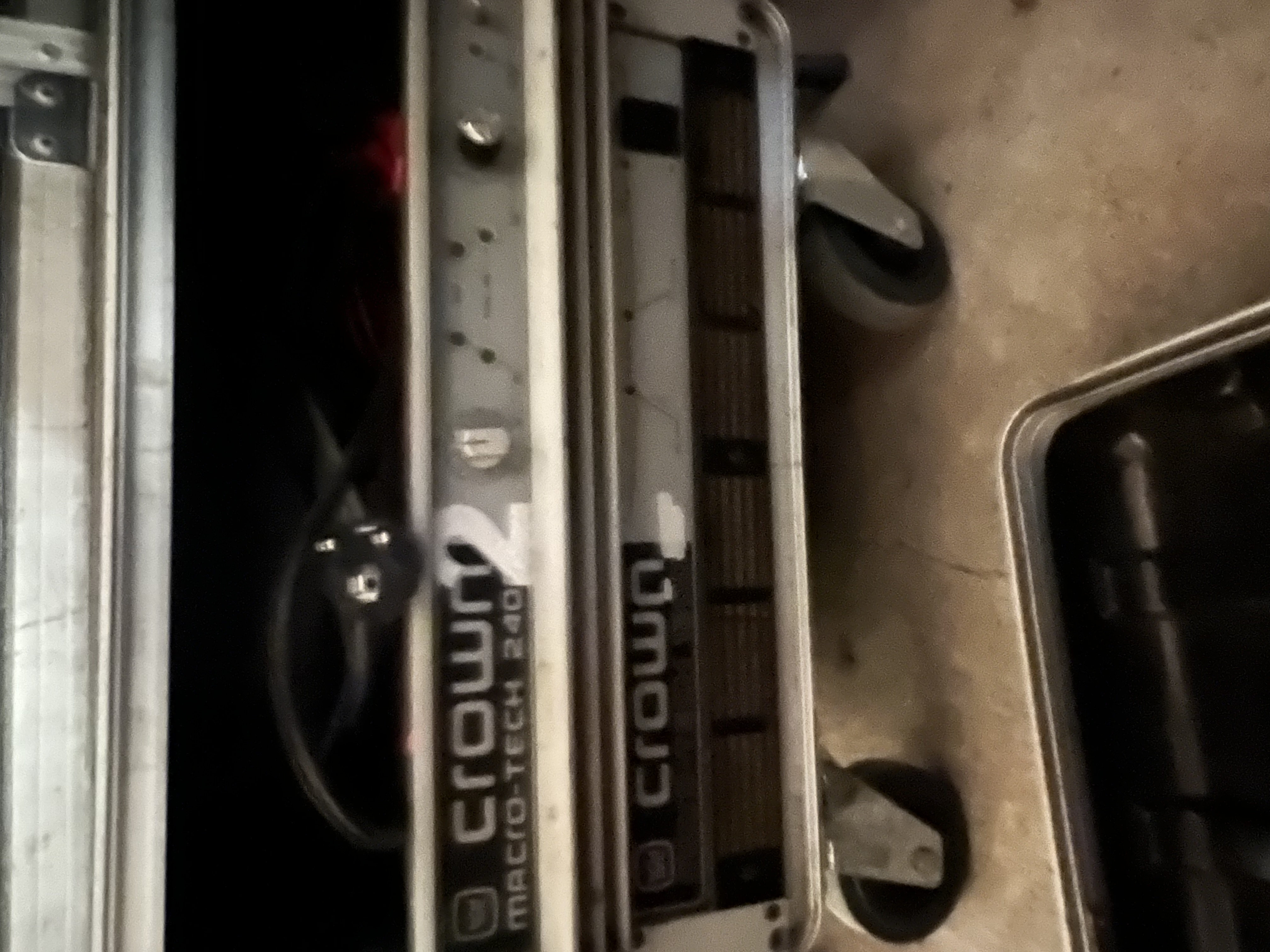 Ampli crown macro tech 1200 