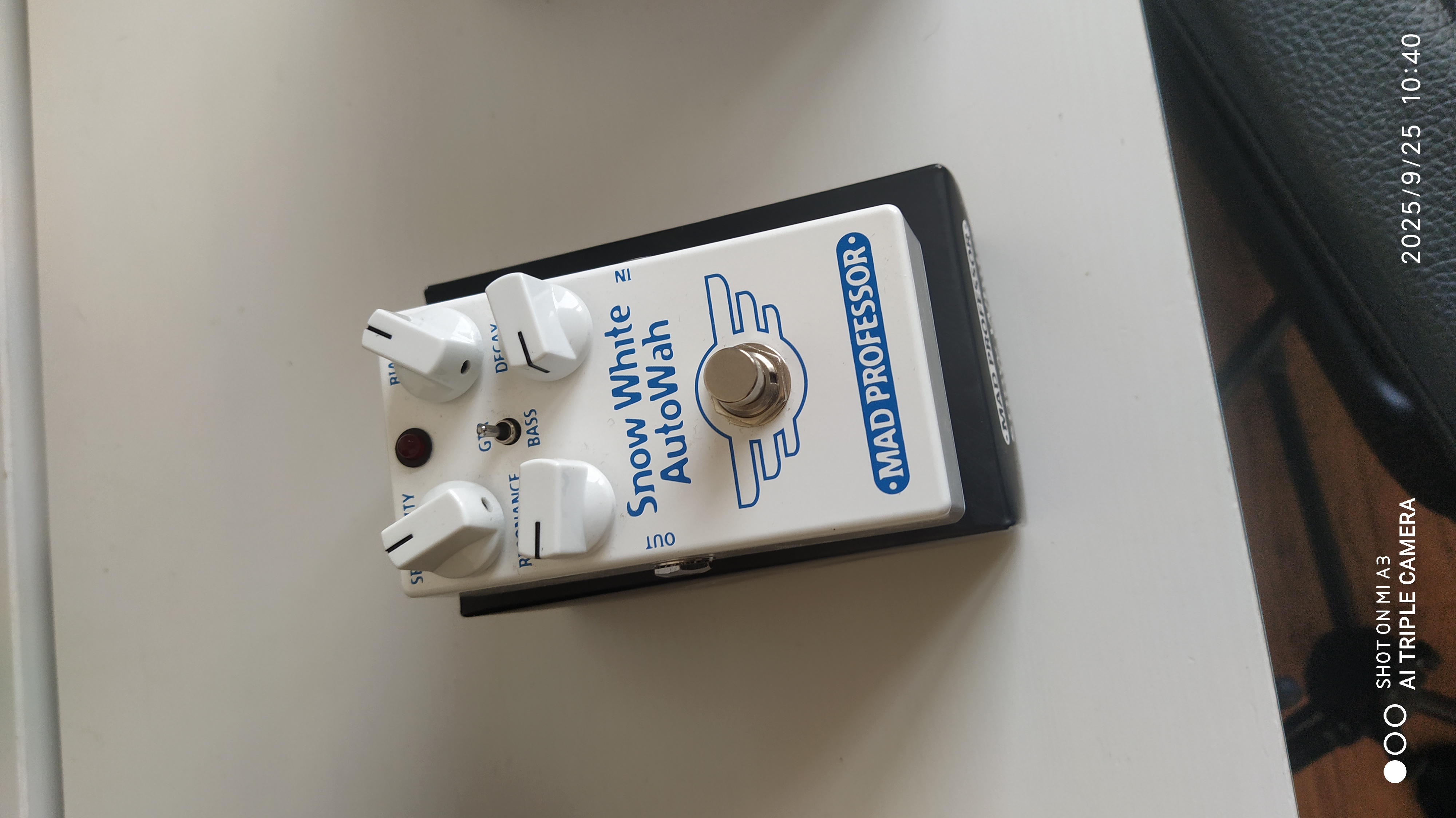 Vends mad Professor snow white auto wah