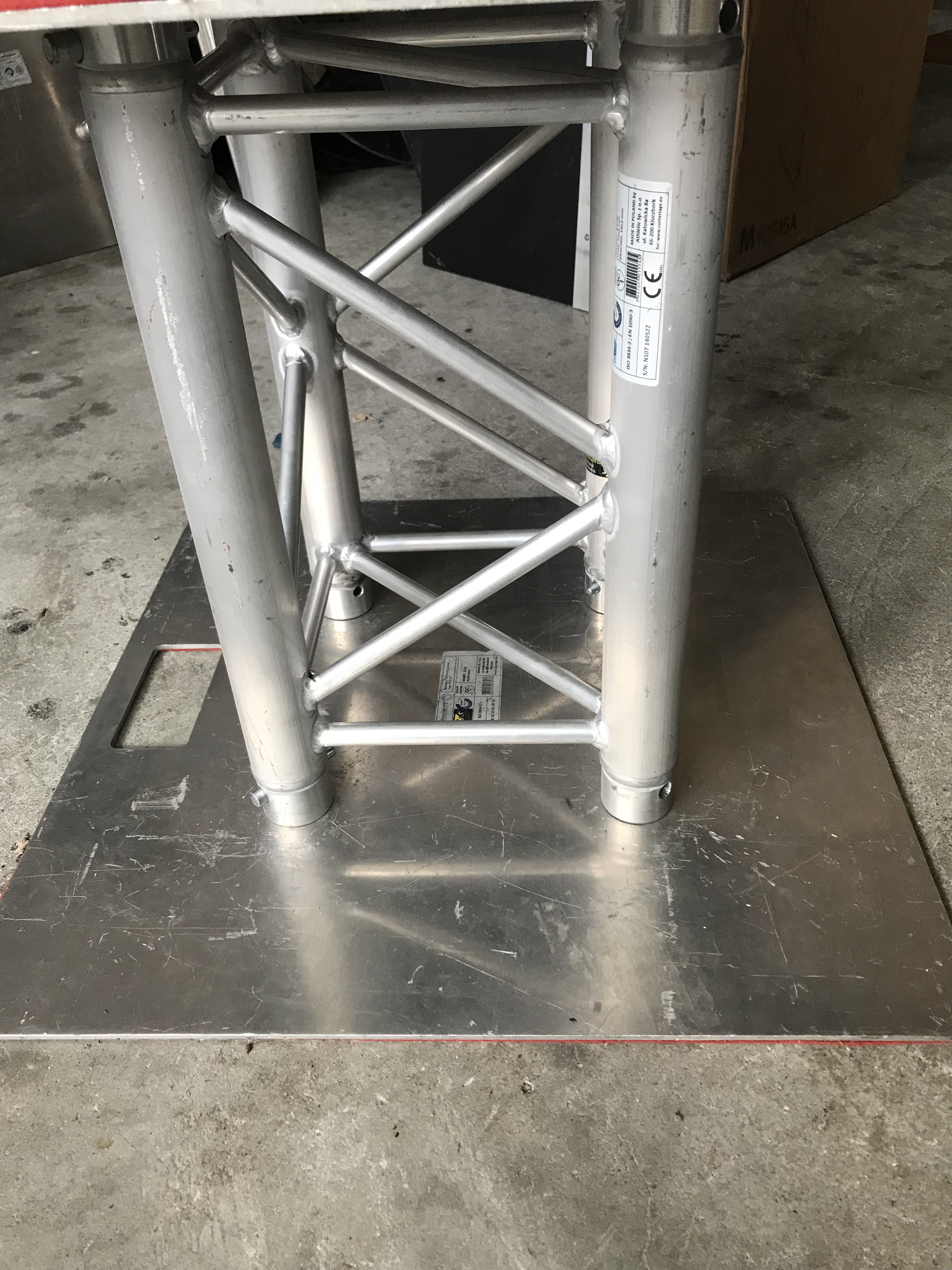 Vends embase pour structures carrées 290mm/60x60cm