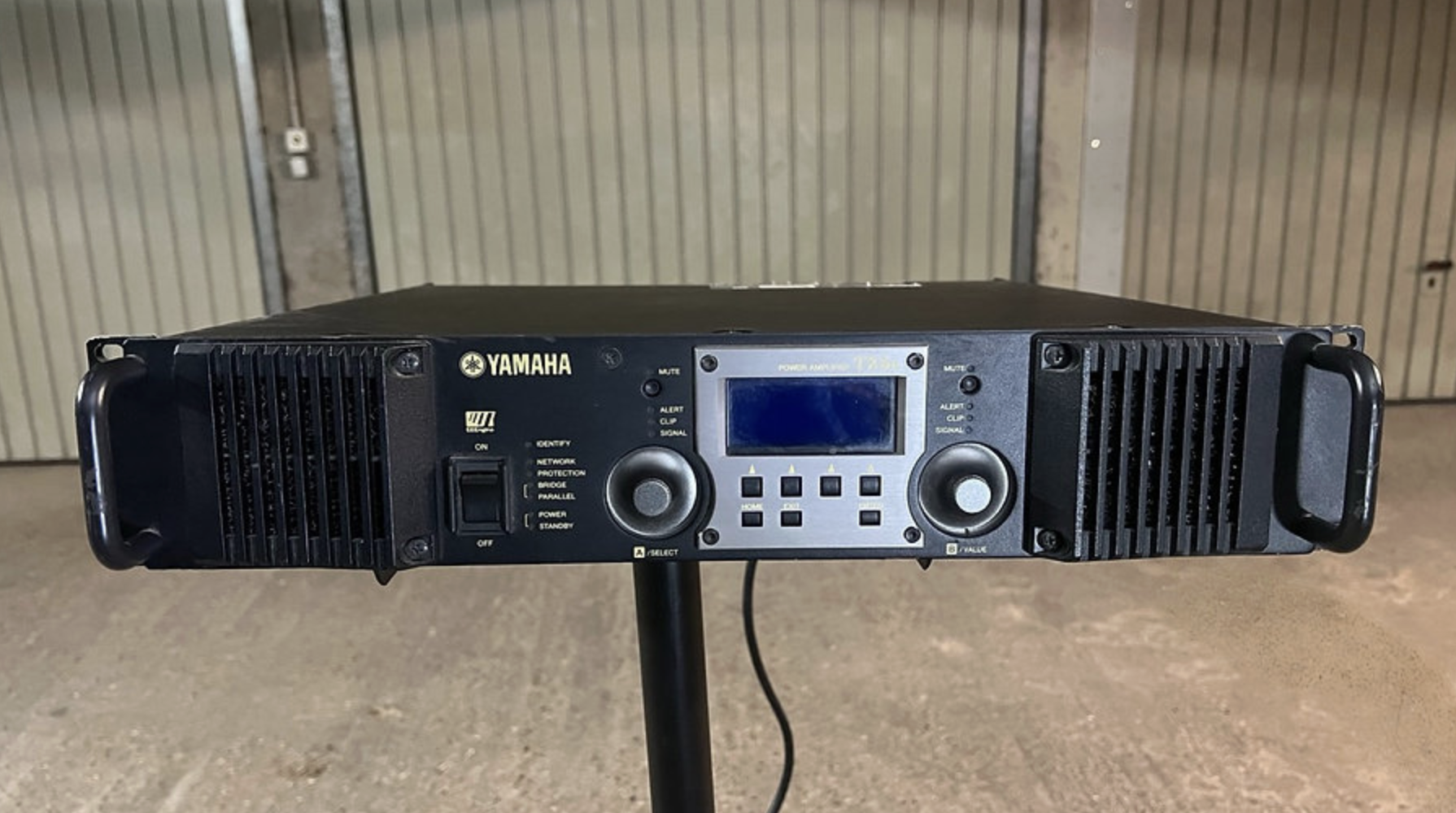 YAMAHA TX5n amplificateur haut de gamme