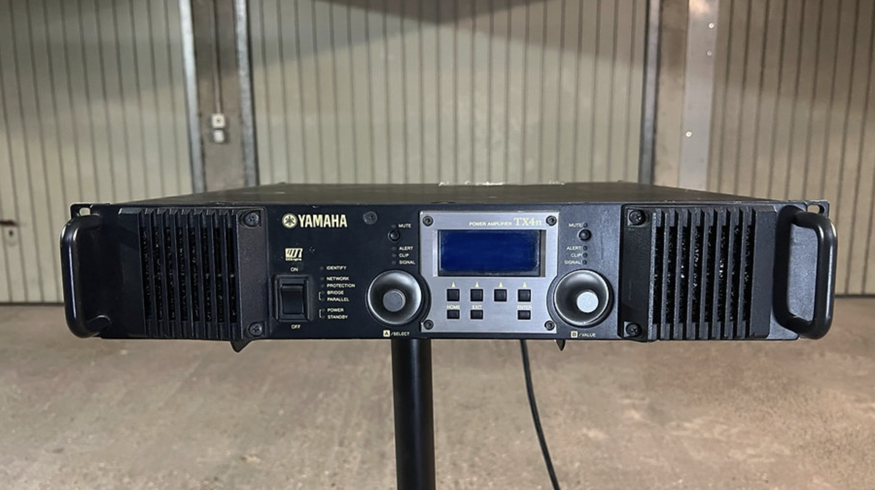 YAMAHA TX4n amplificateur haut de gamme 