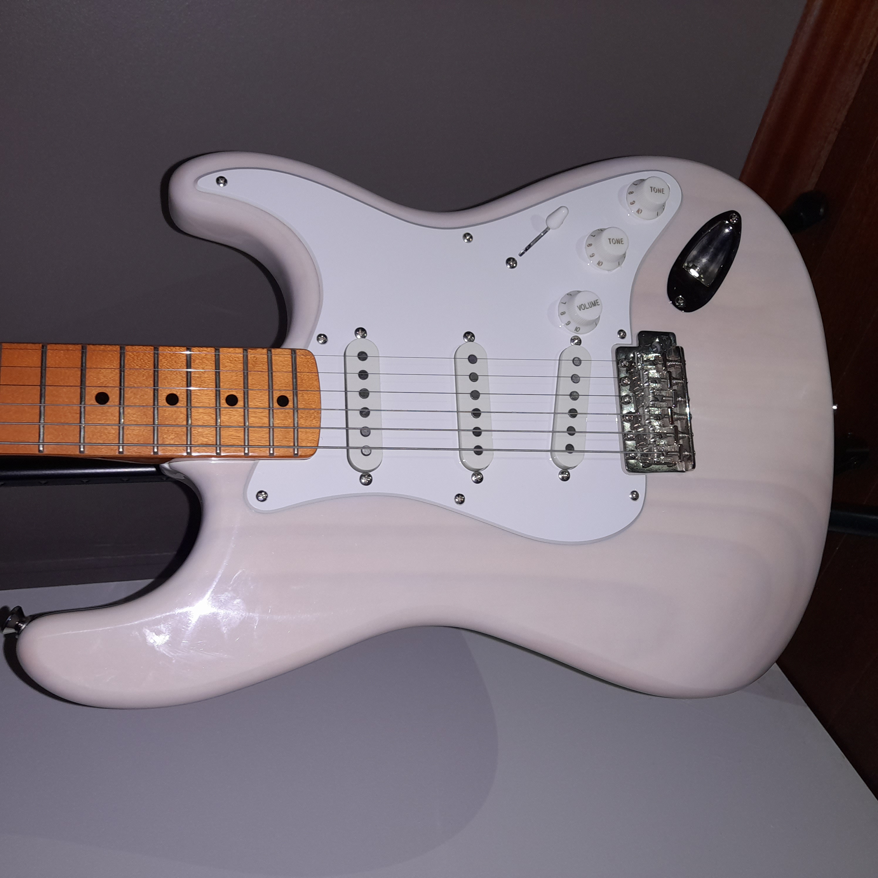 Vends Guitare Classic vibe 50s stratocaster white blonde