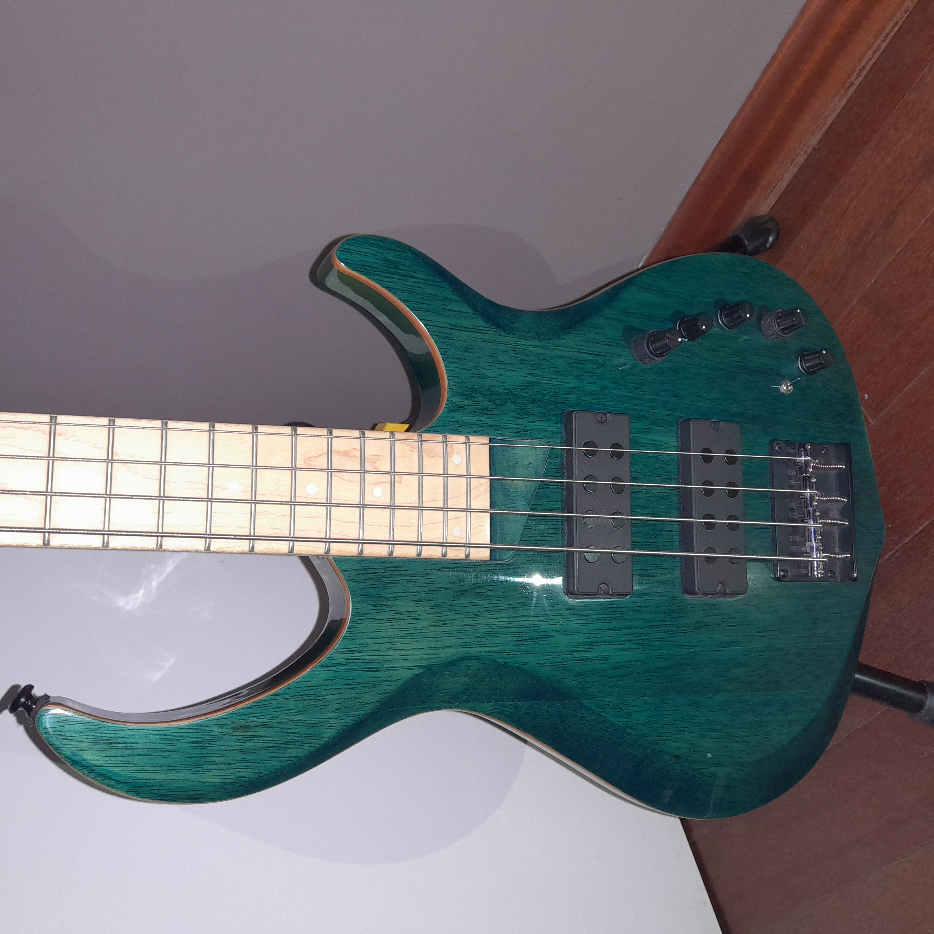 Vends Basse Sire Marcus miller M2