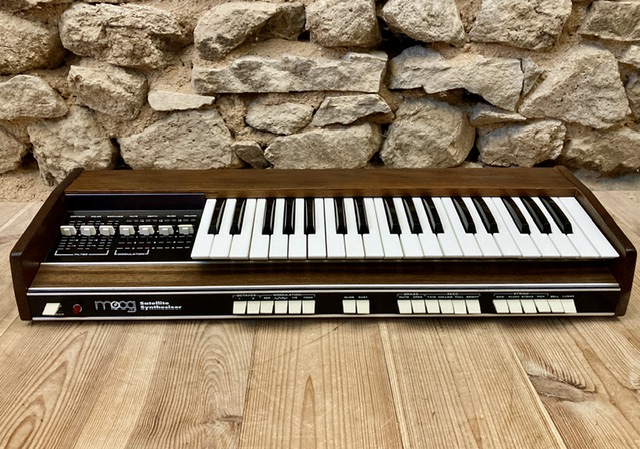 Moog Satellite revisé 