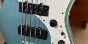 Vends basse fender Signature Roscoe 5 cordes