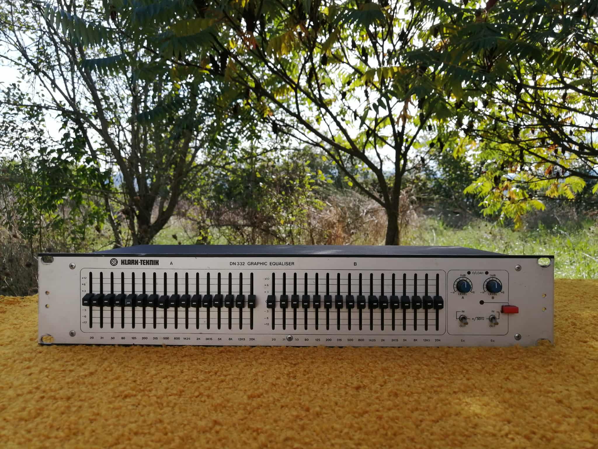 KLARK-TEKNIK DN 332 GRAPHIC EQUALIZER