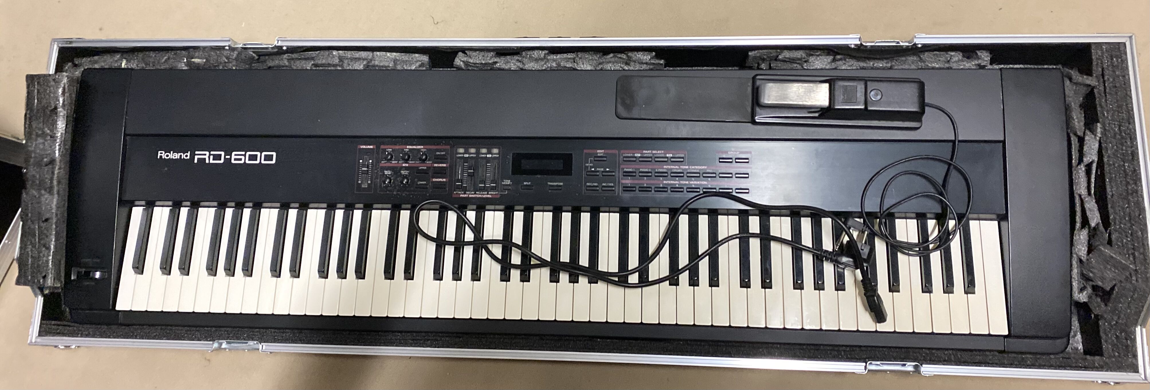 Vends Piano de scène 88 touches Roland RD-600 