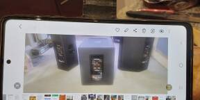 VENDS  2 ENCEINTES ET UN CAISSON DE BASSE JBL AMPLIFIÉS