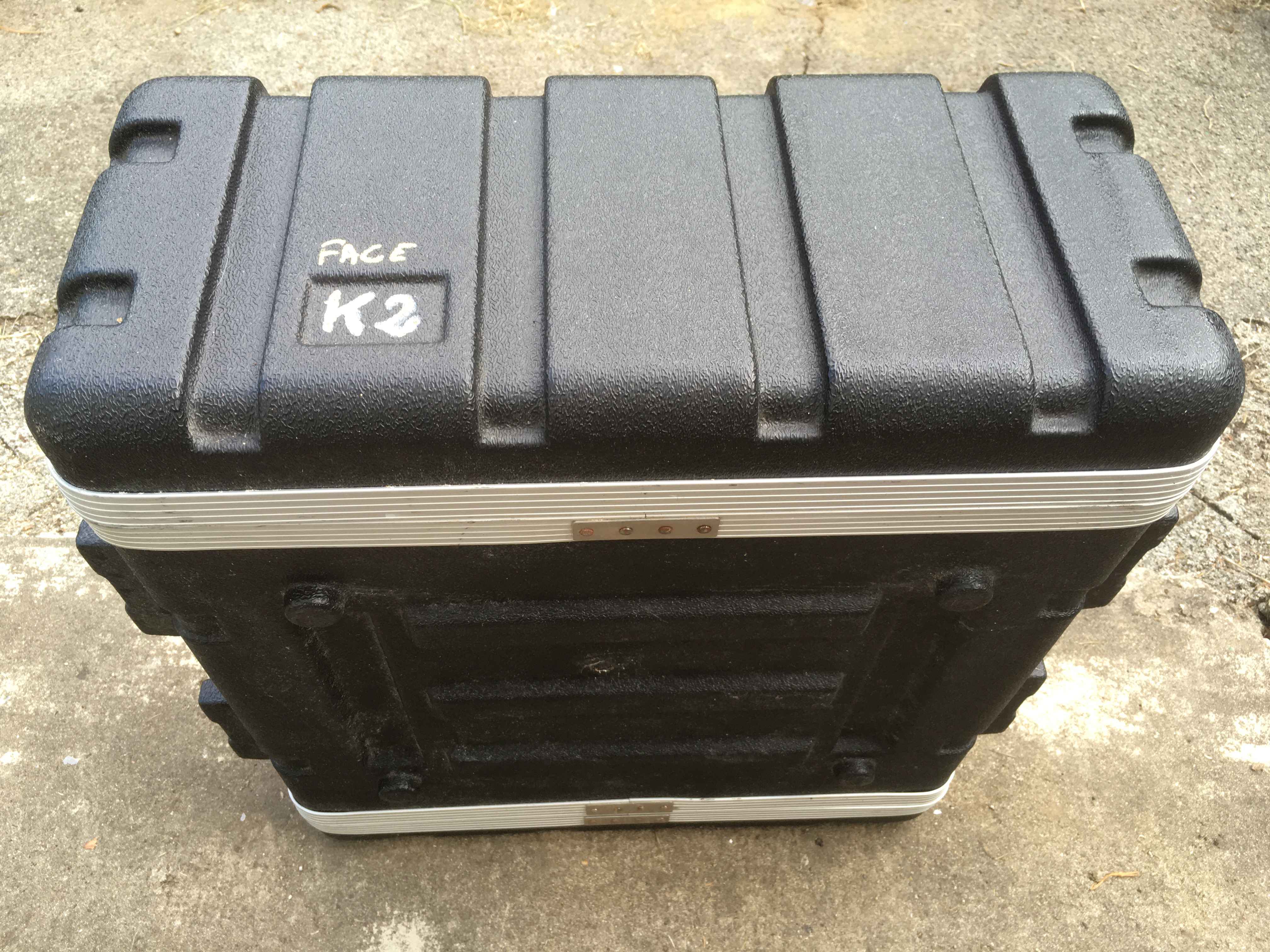 Rack 4 U " flycase "avec ampli de puissance Crown  + Comp / Limiteur Drawmer  prêt à l'emploi 