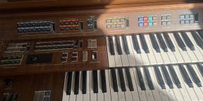 vends Yamaha electone E-50