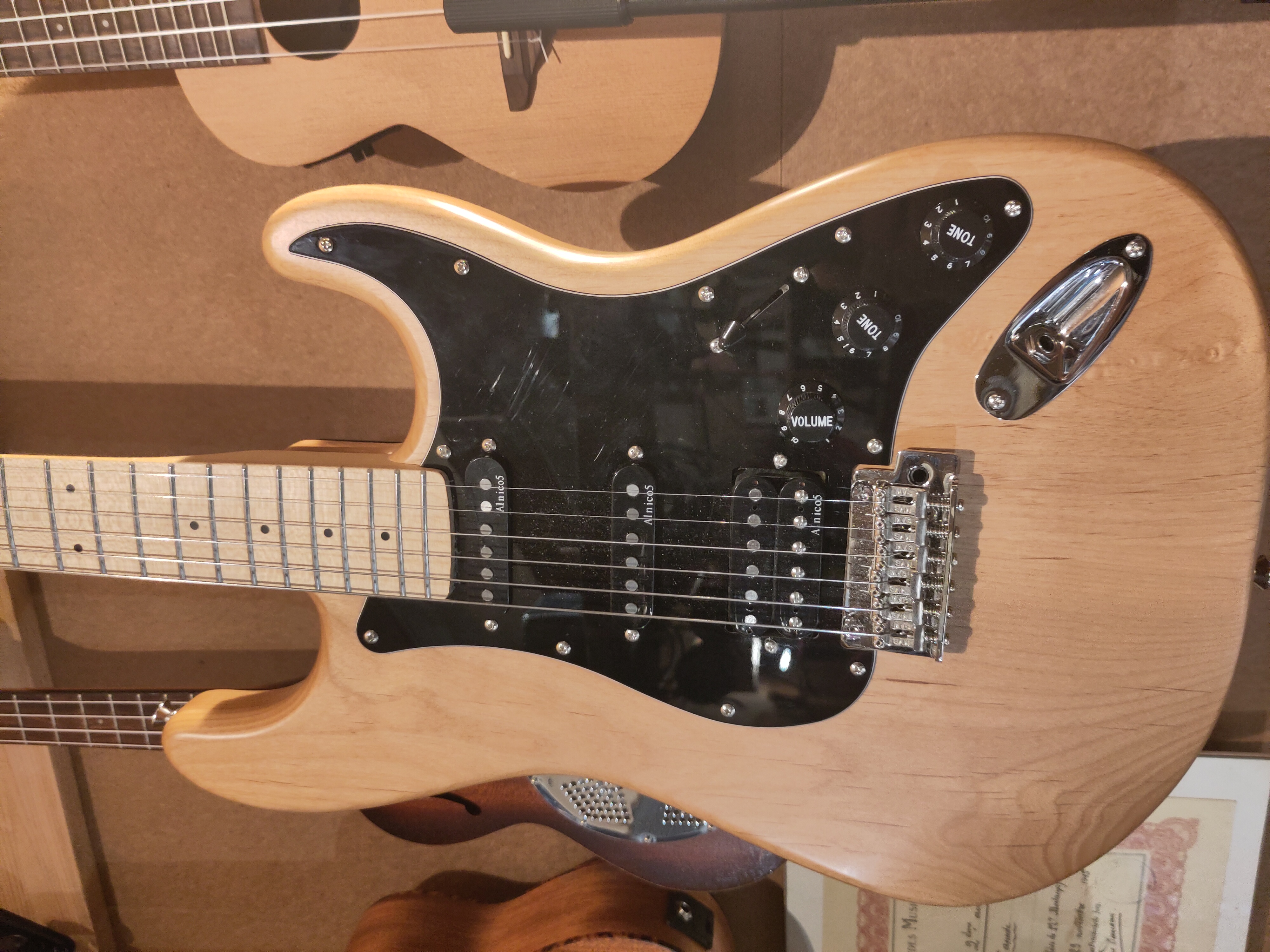 Guitare strat de marque Prodipe 