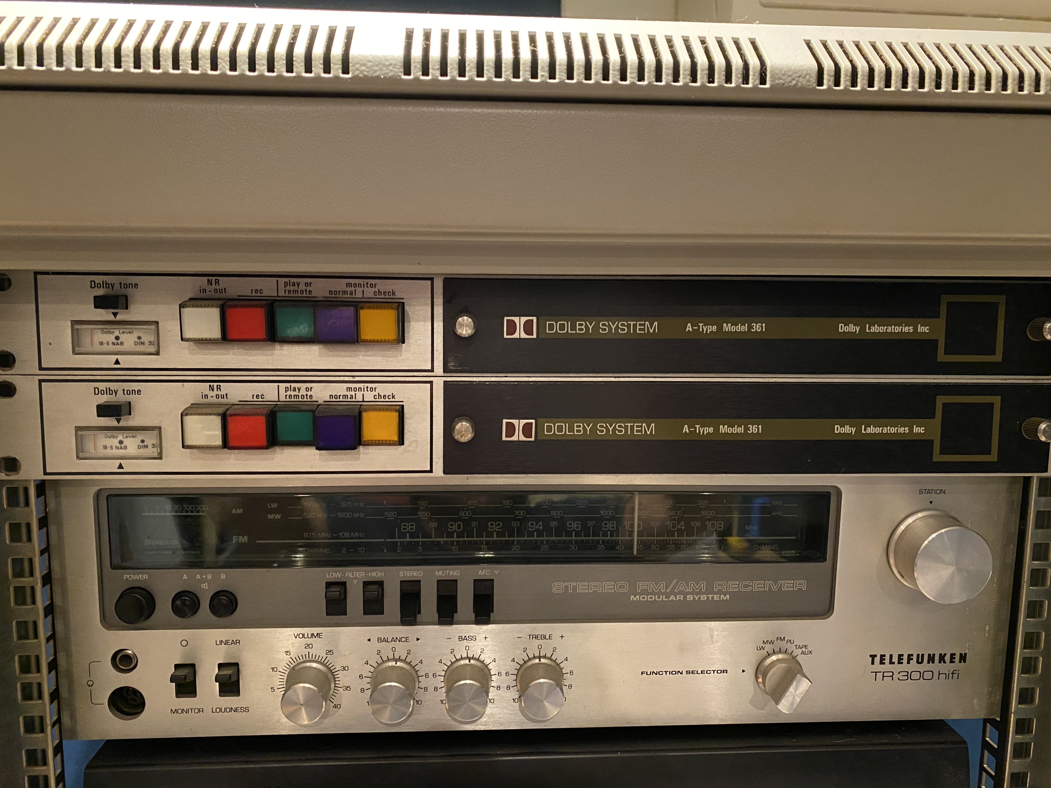 vends 2 Dolby modele 361